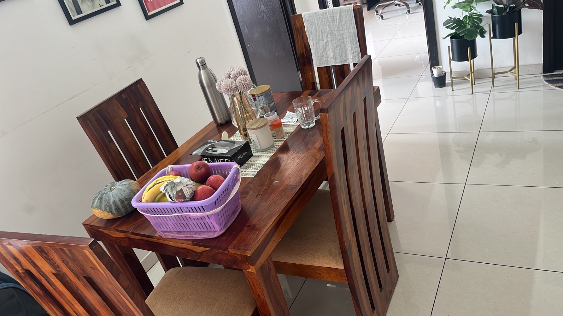 Dining table - Image 1