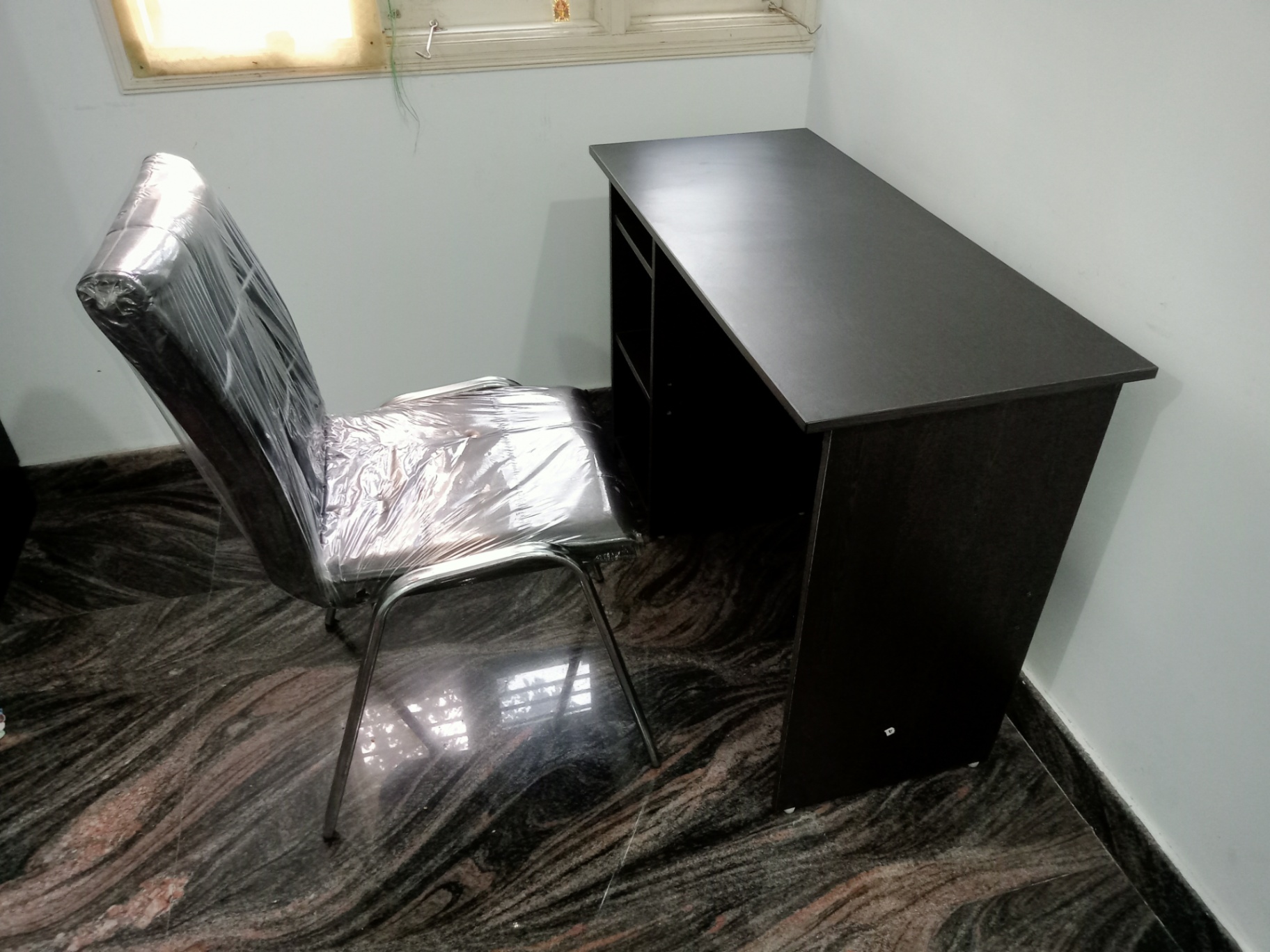 Table and chair  - Image 7