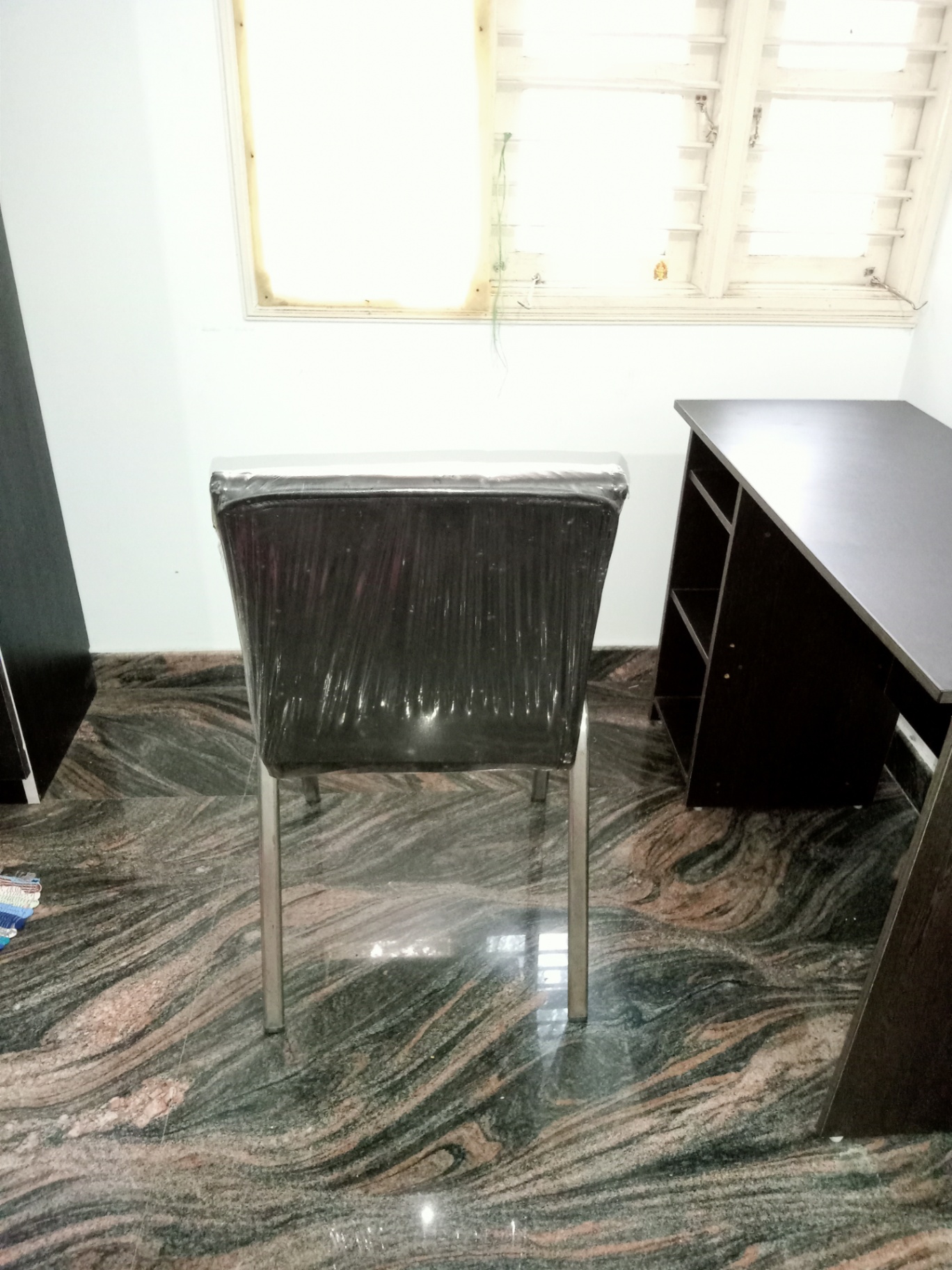 Table and chair  - Image 2