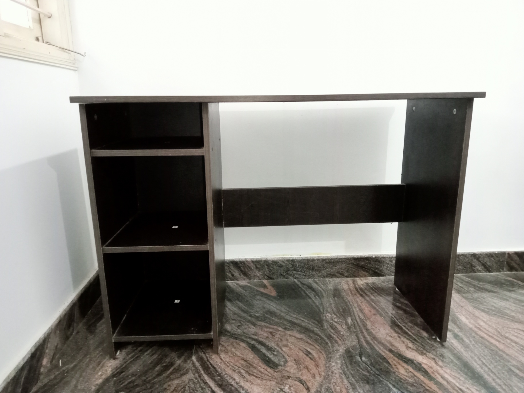 Table and chair  - Image 3