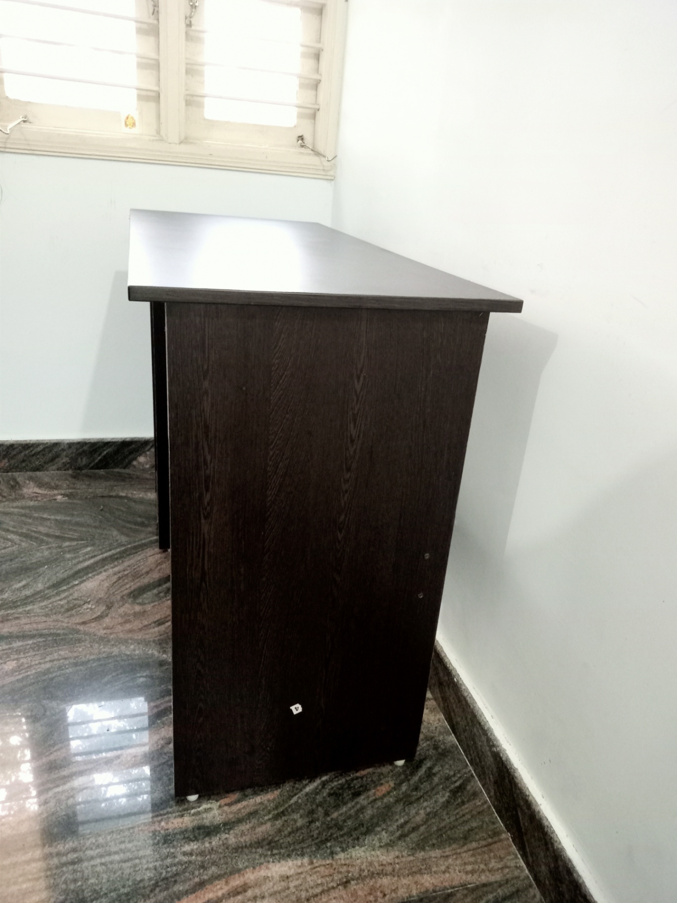 Table and chair  - Image 6
