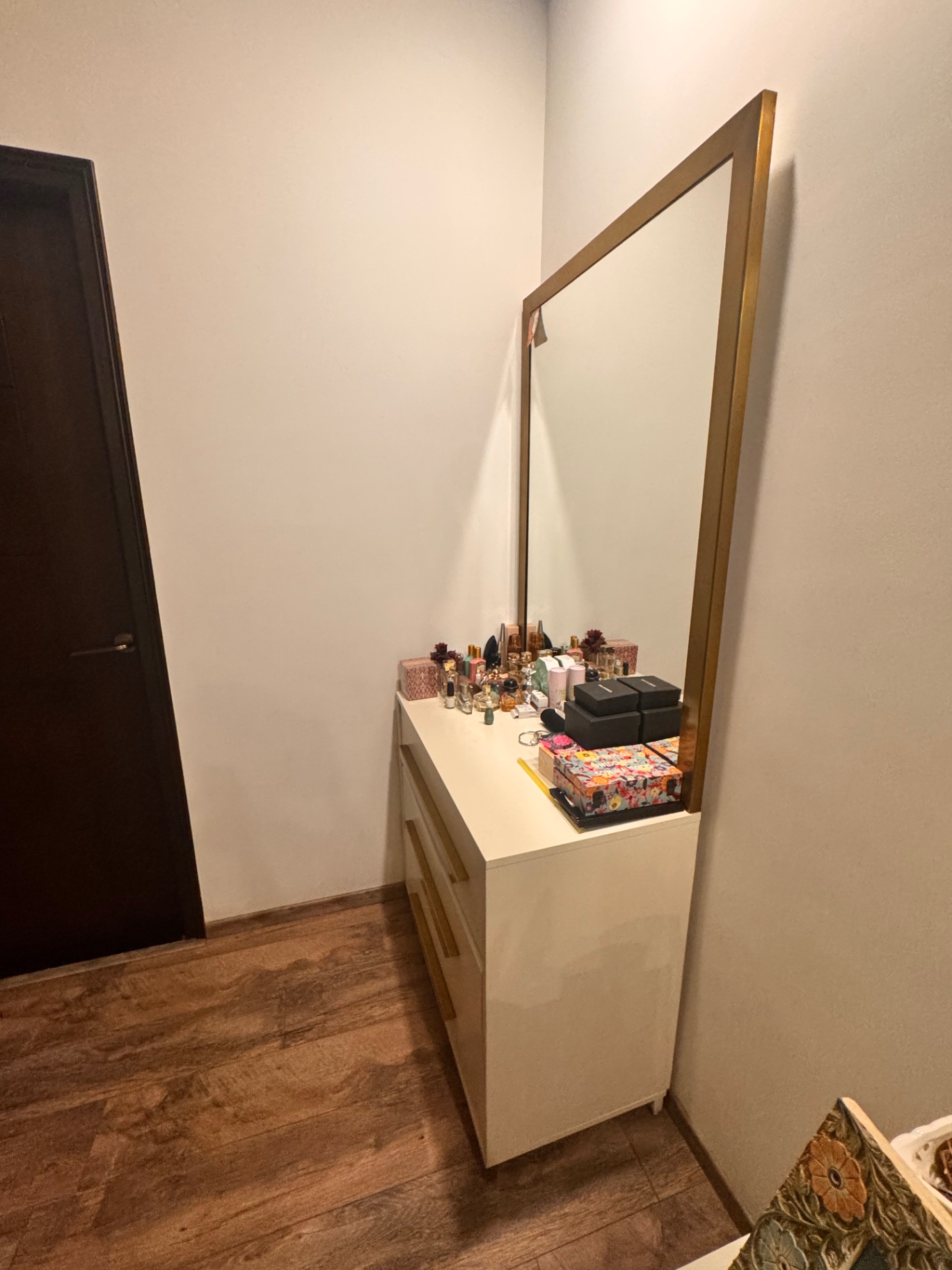 Dressing Table with Mirror - Image 1