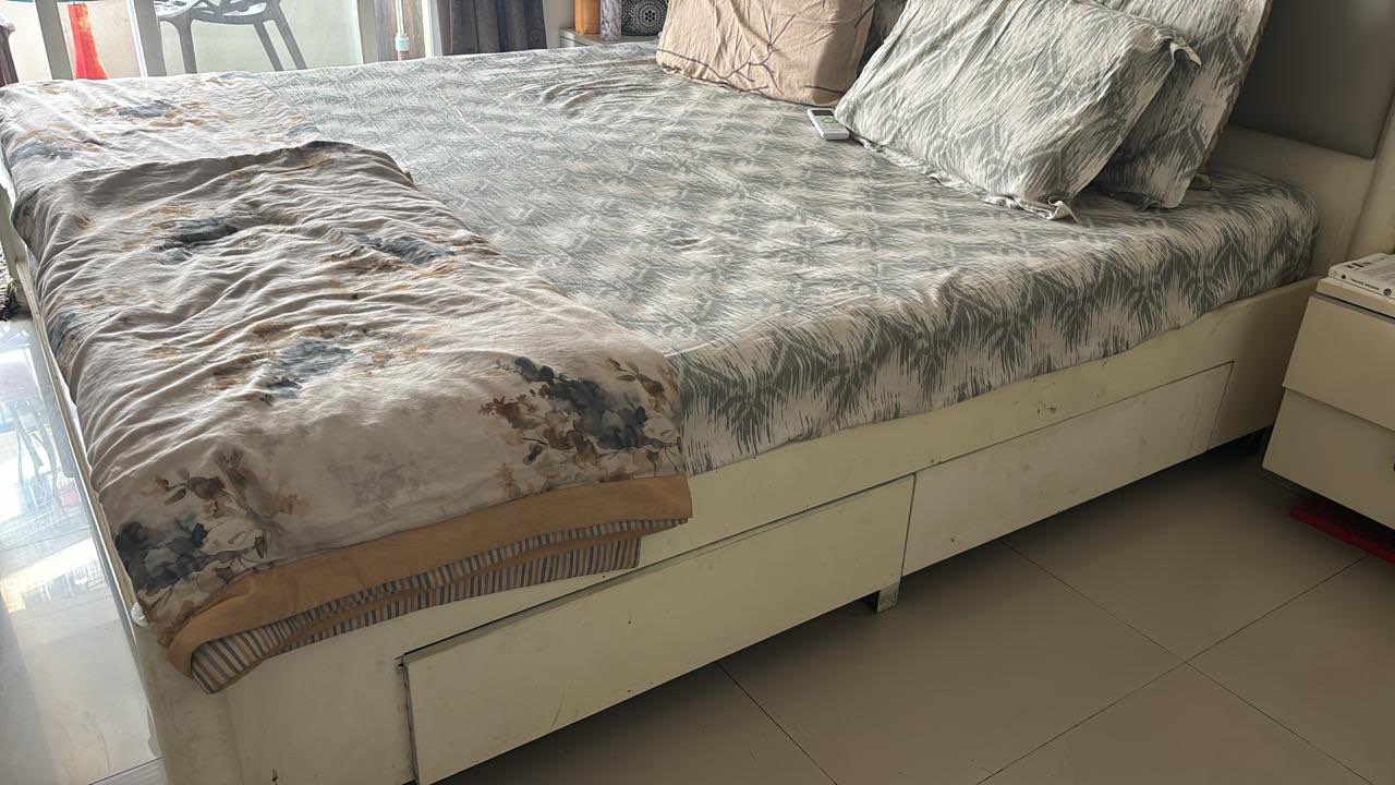 King size bed without mattress  - Image 4
