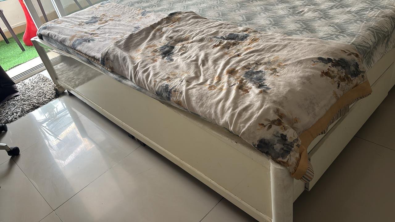 King size bed without mattress  - Image 3