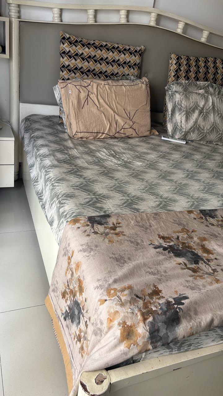 King size bed without mattress  - Image 2