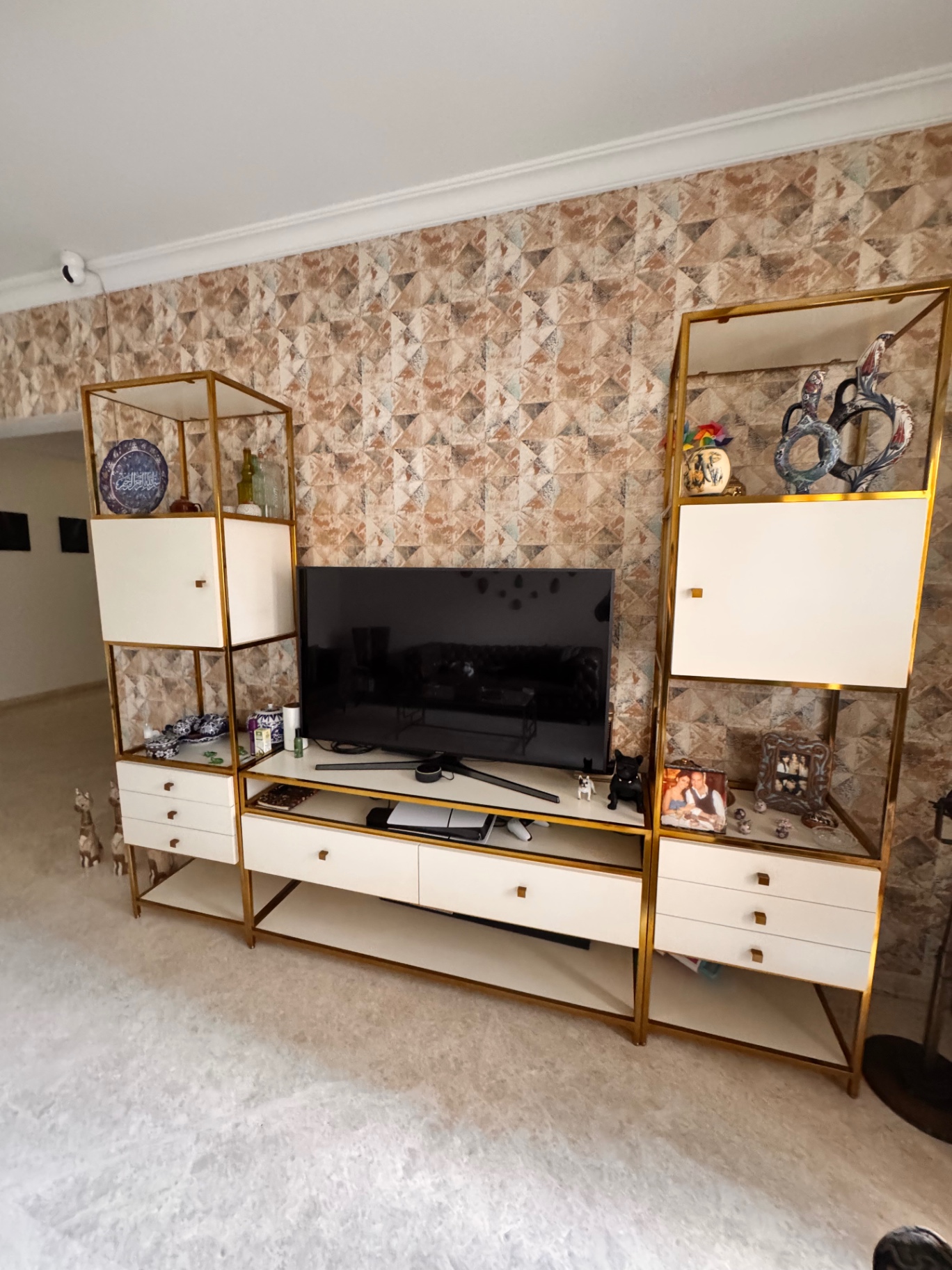 TV Unit - Image 2