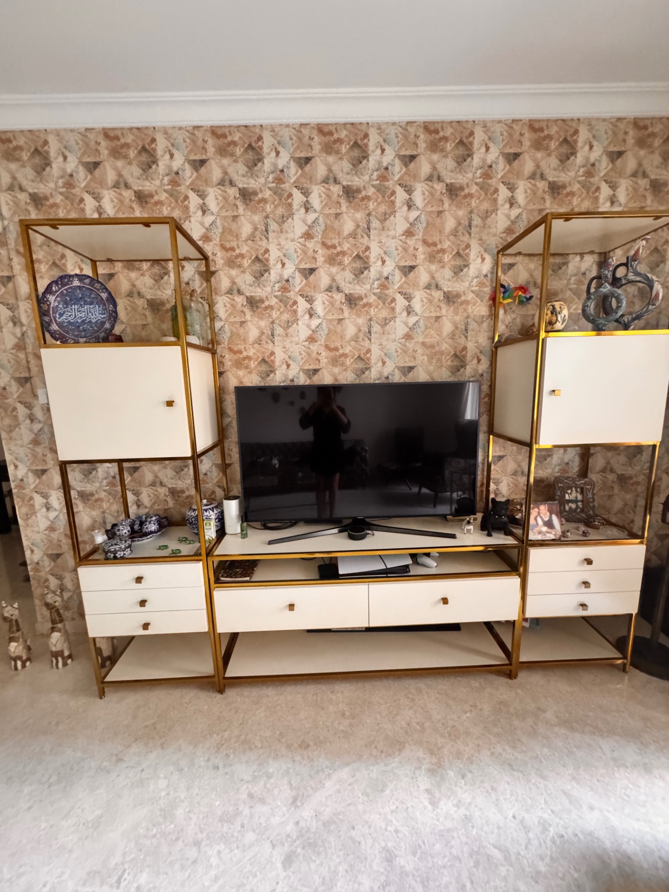 TV Unit - Image 3