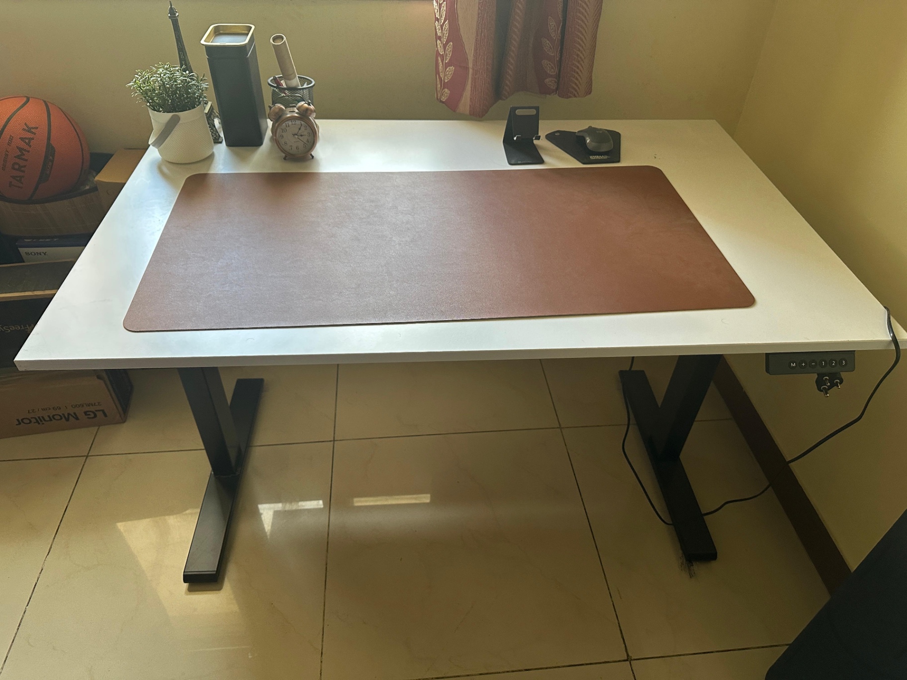 Electric Height adjustable Table (4 months old only) - Image 1