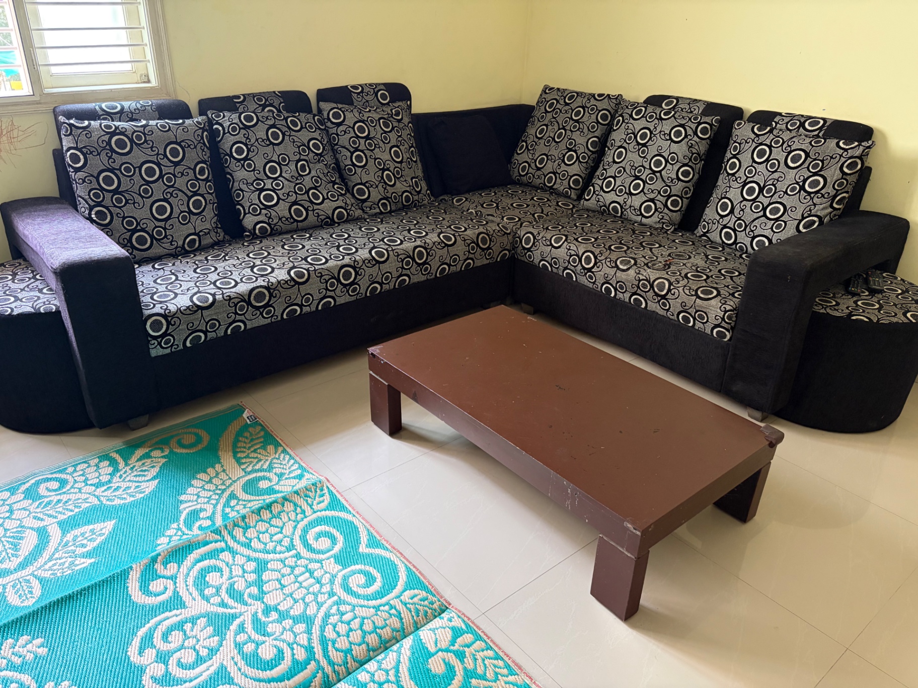 Sofa and coffee table - Image 3