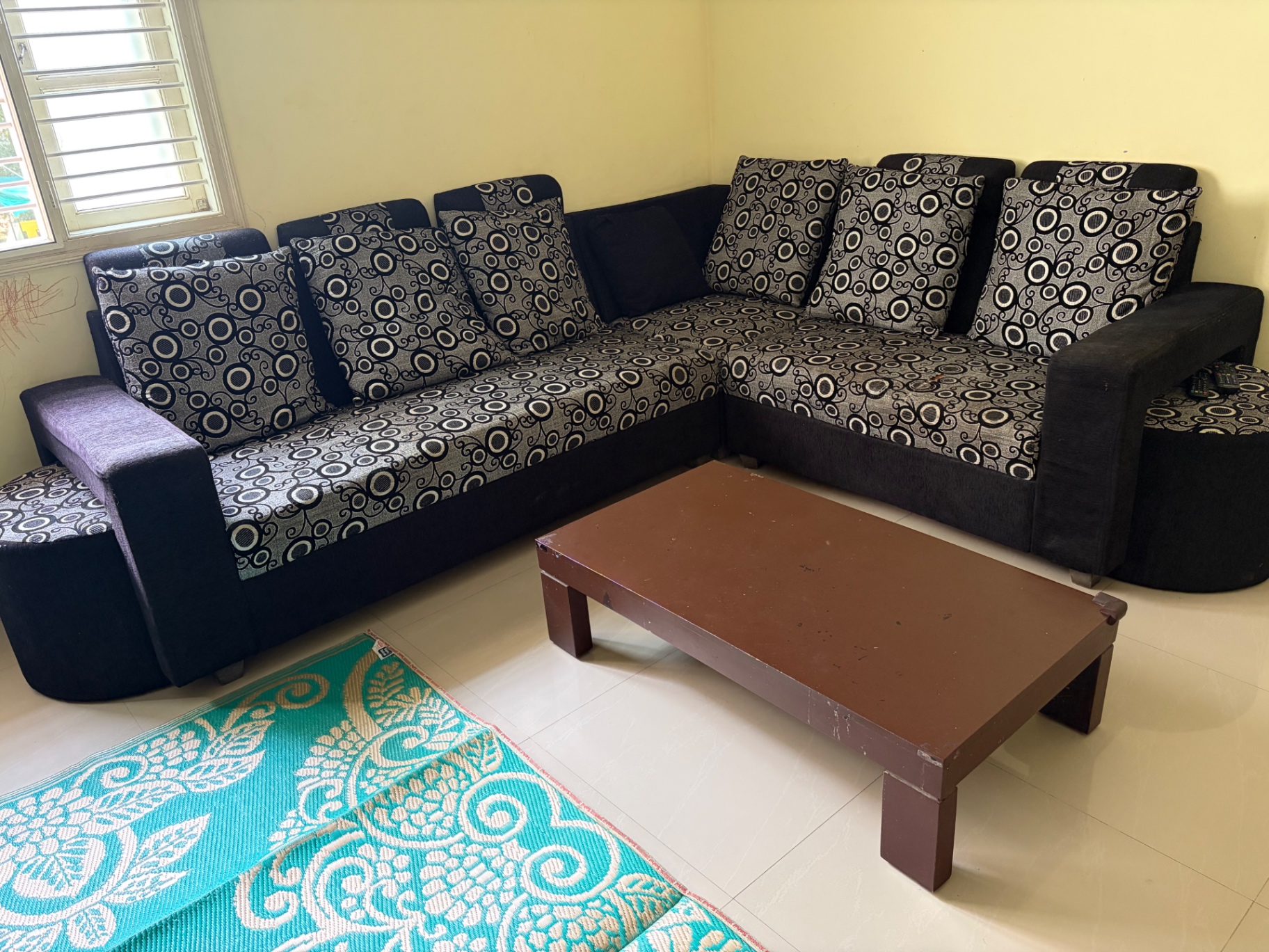 Sofa and coffee table - Image 2