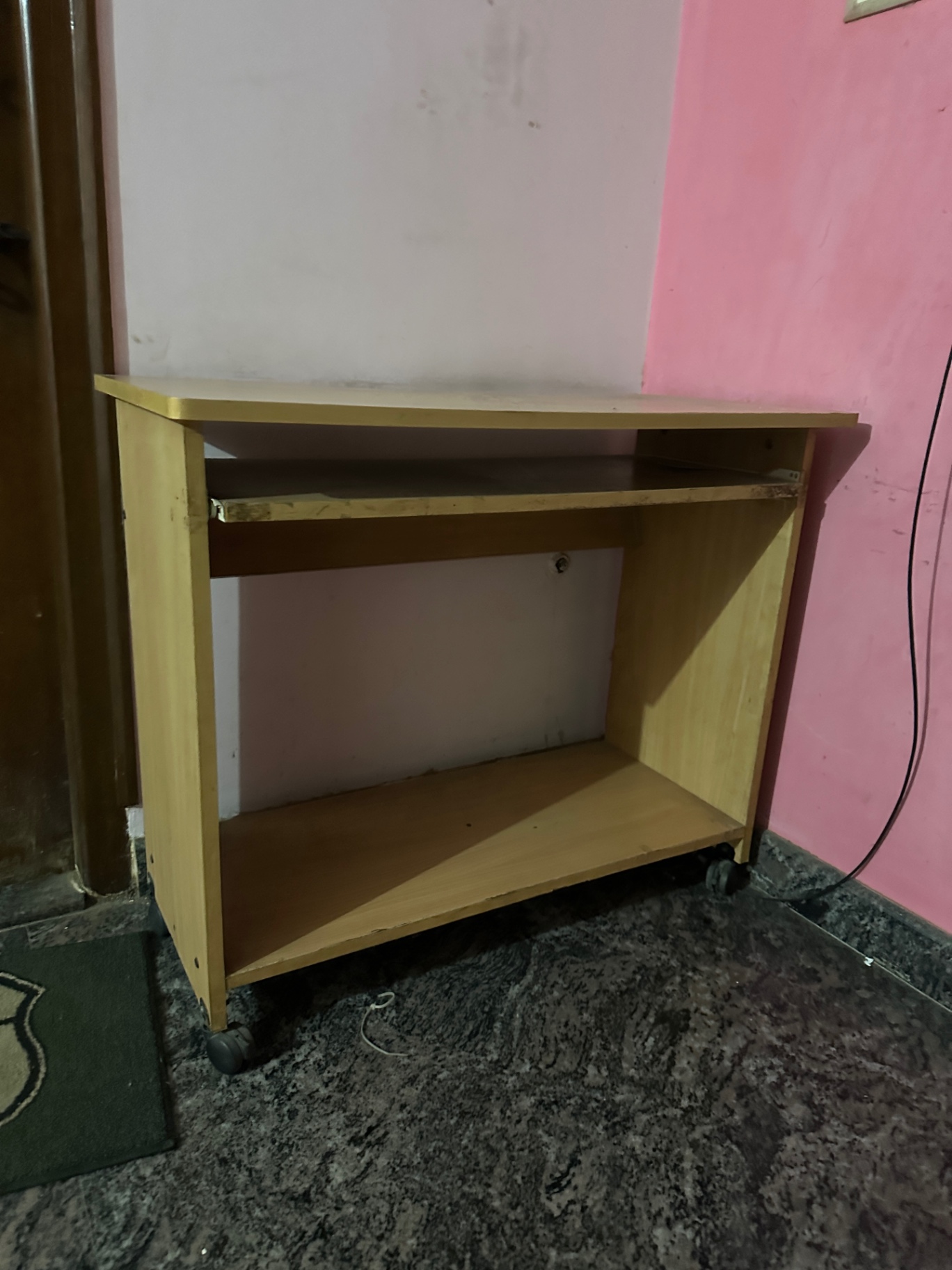 TV stand - Image 1