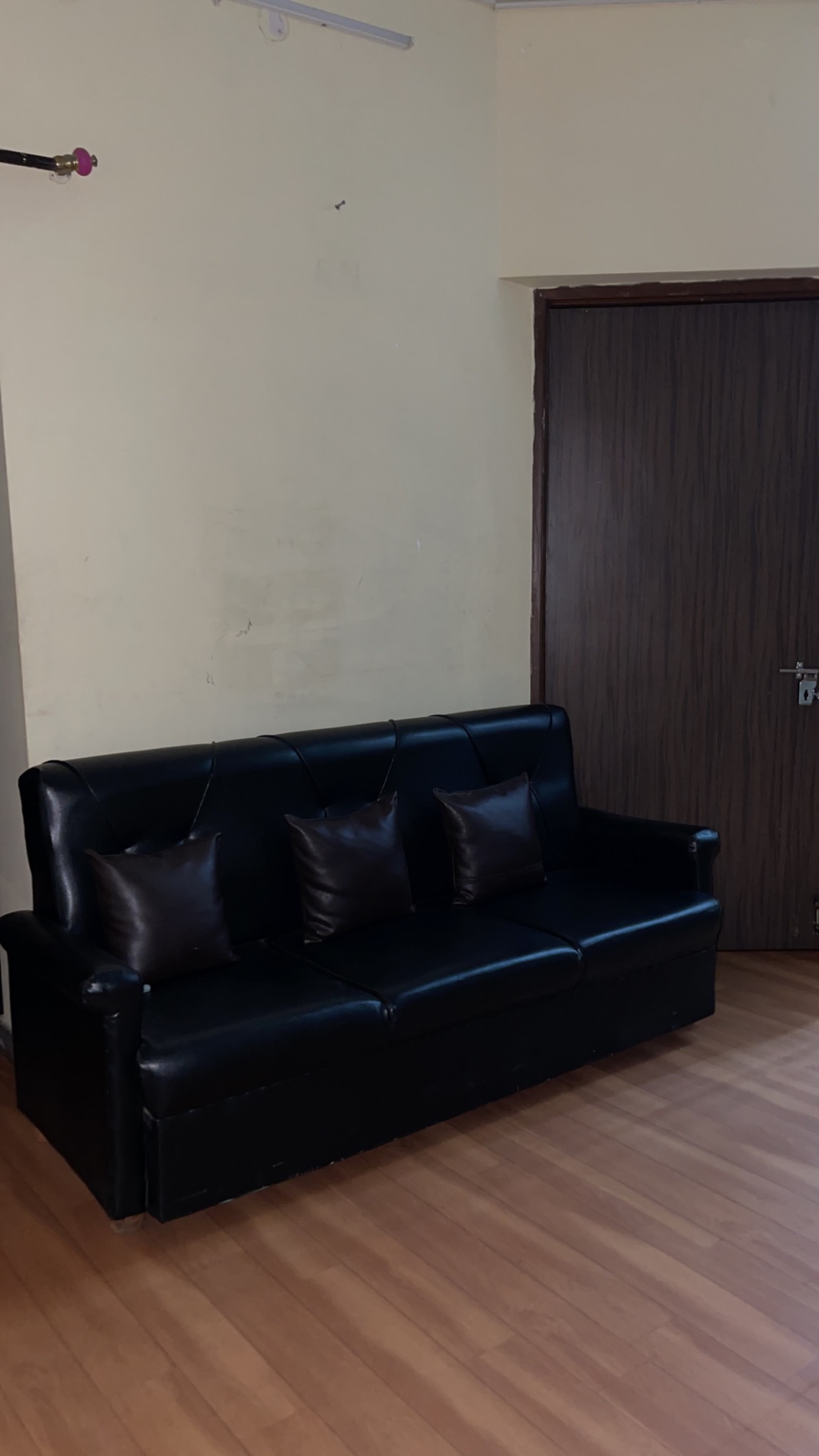 Black sofa - Image 1
