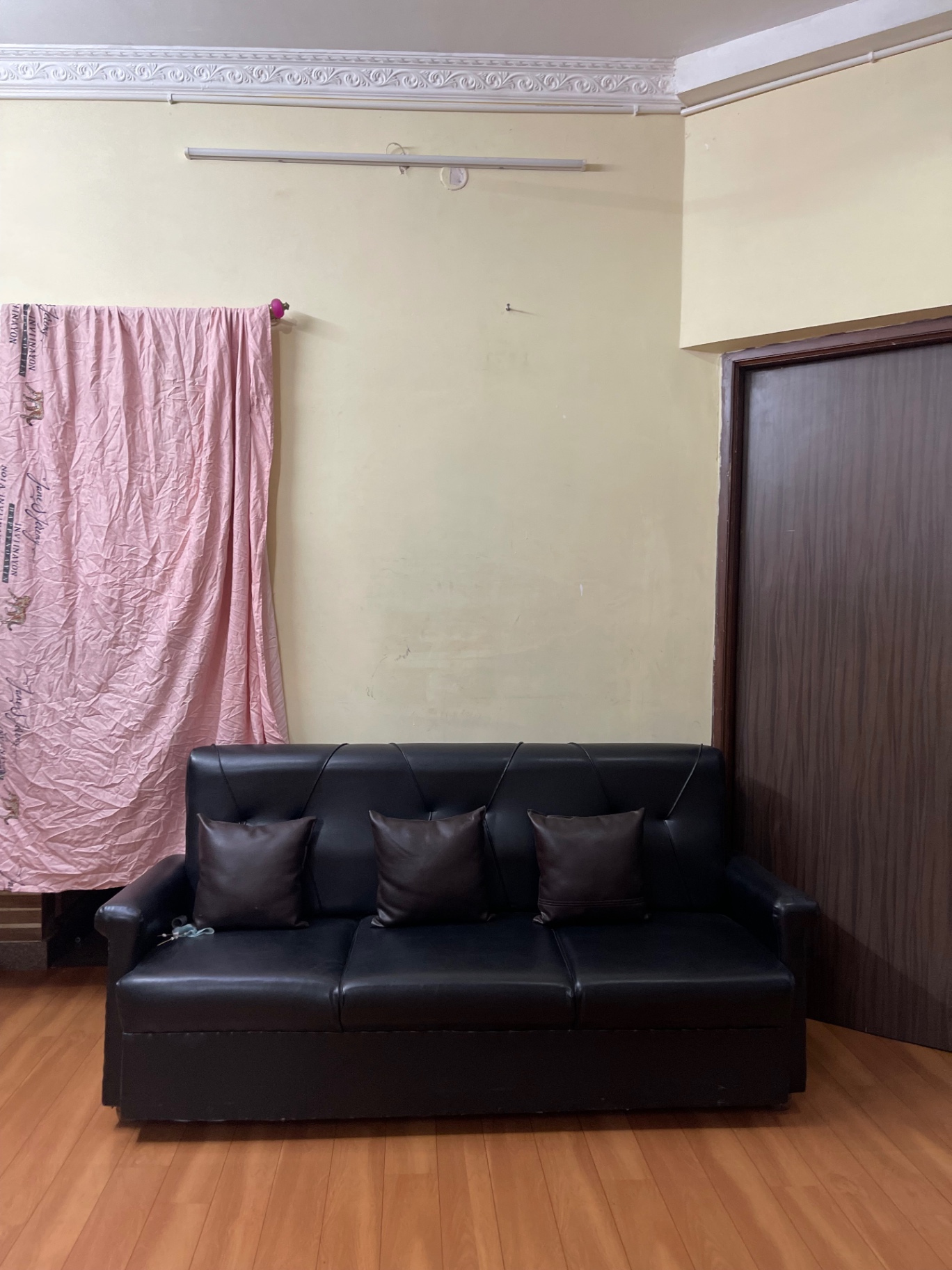 Black sofa - Image 3