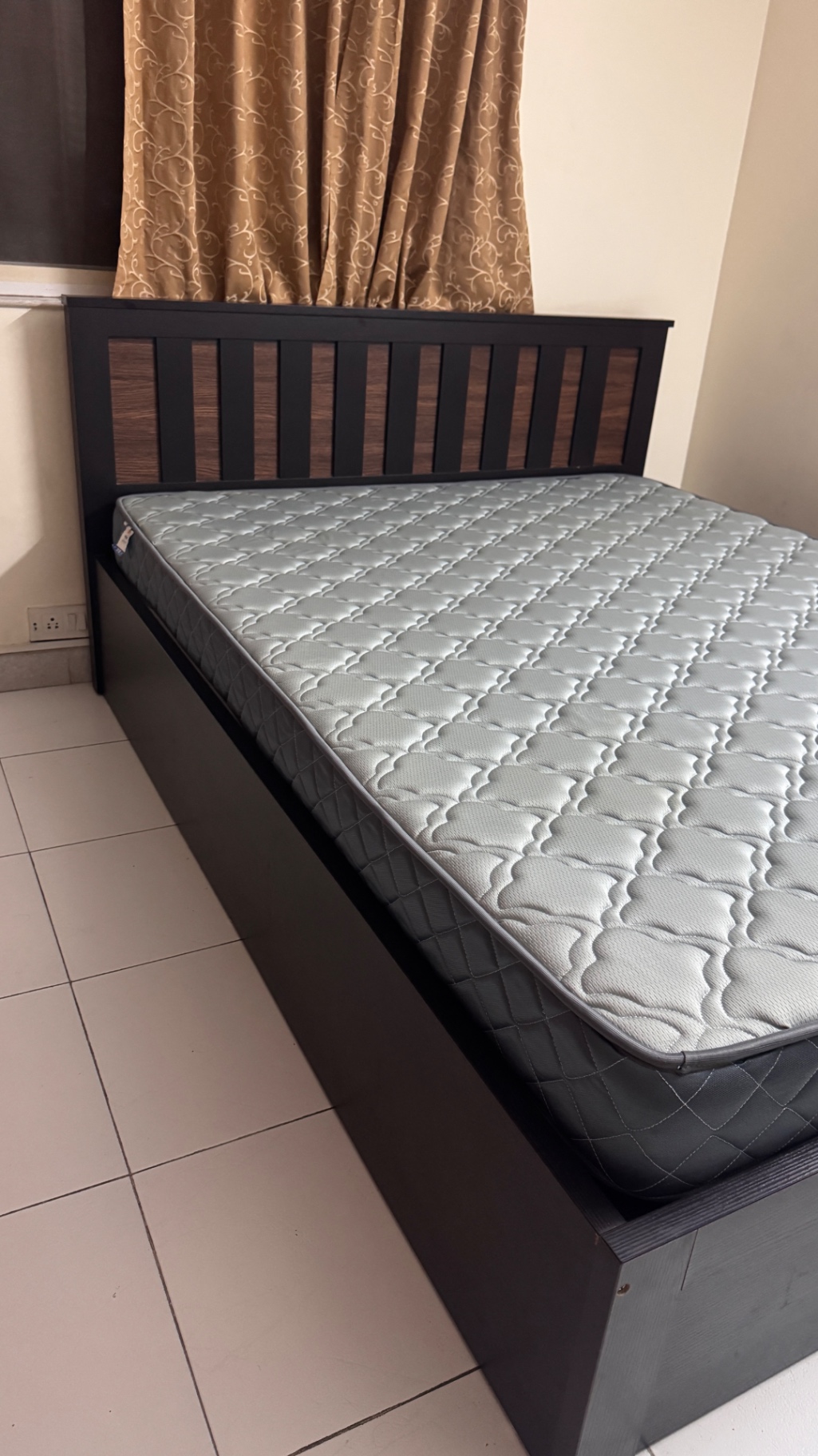Selling Pepperfry queen sized bed and mattress  - Image 3