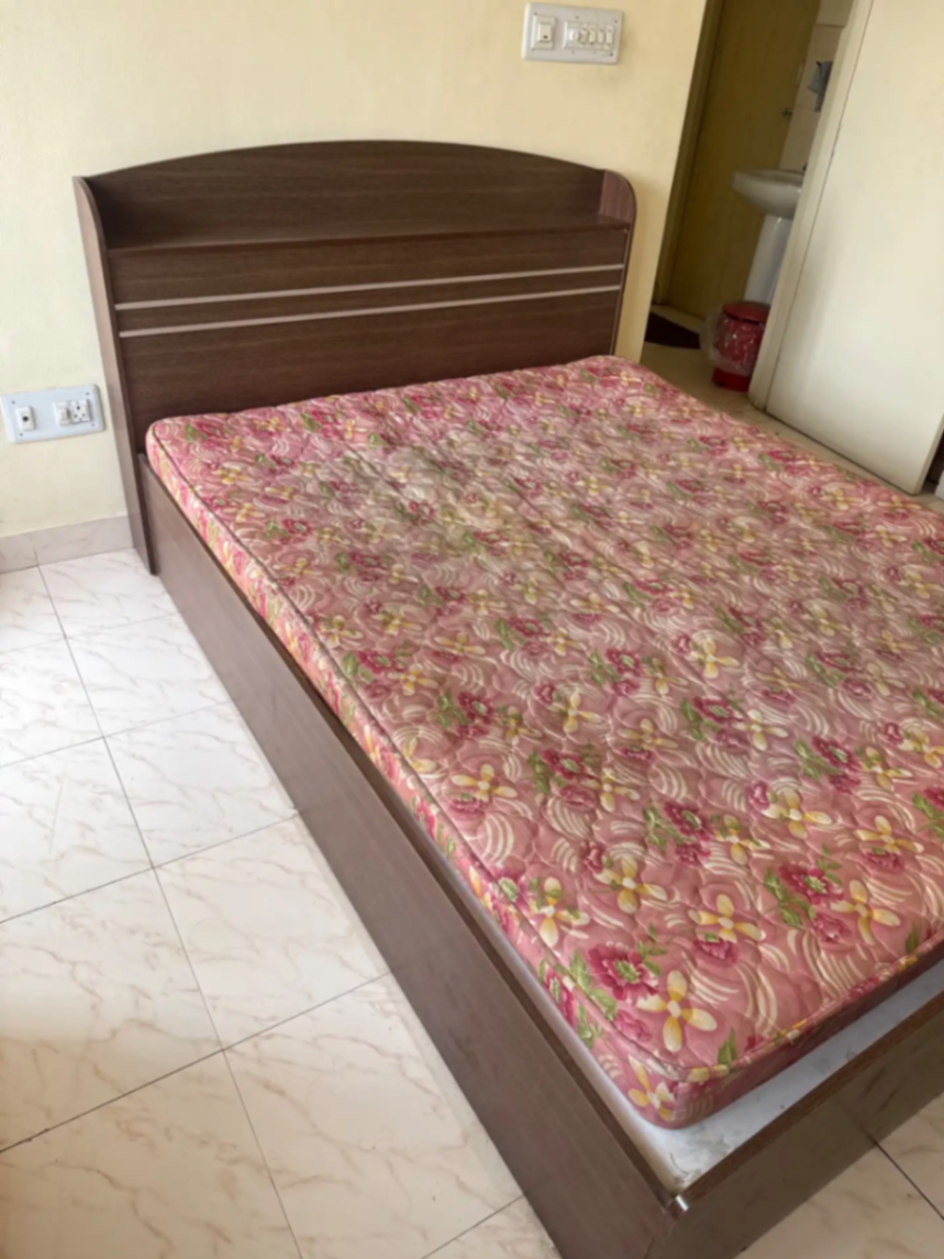 Queen bed with storage - Box Bed - Image 2