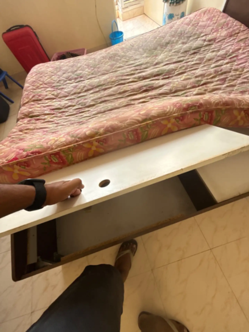 Queen bed with storage - Box Bed - Image 3