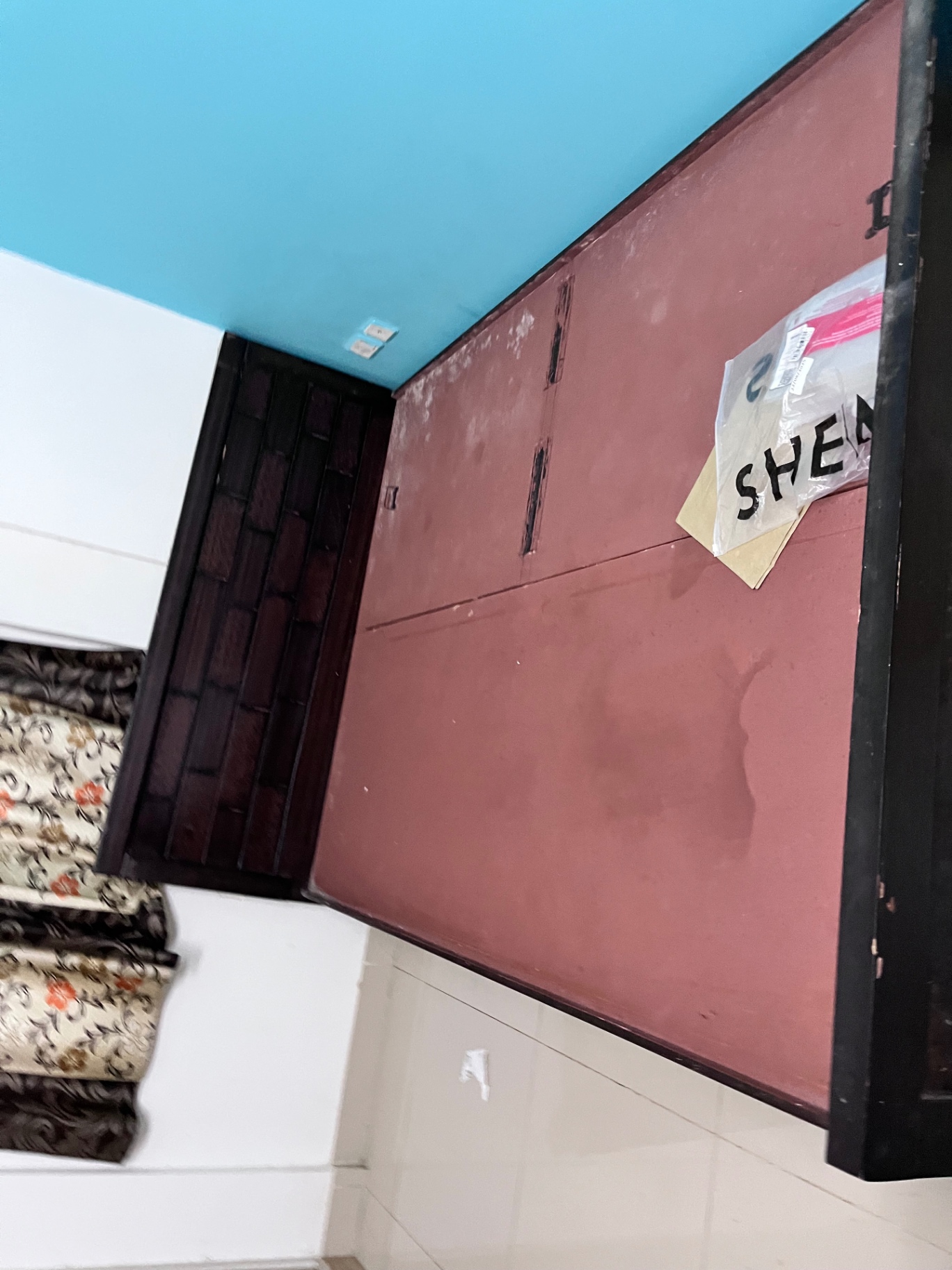 Queen size bed with storage - Image 1