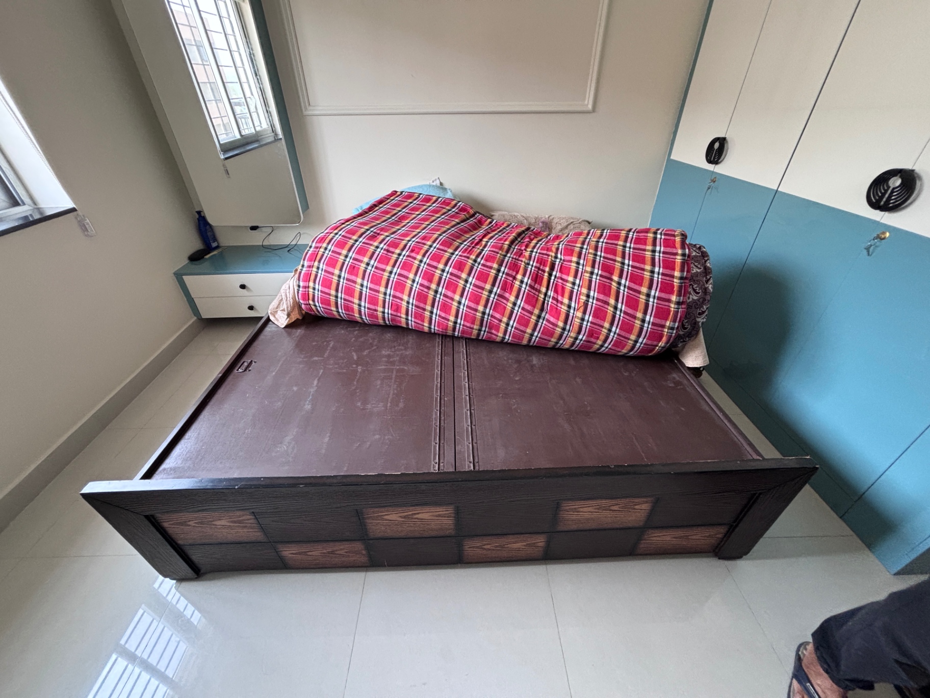 Planning to sale King size bed with mattress - Image 2