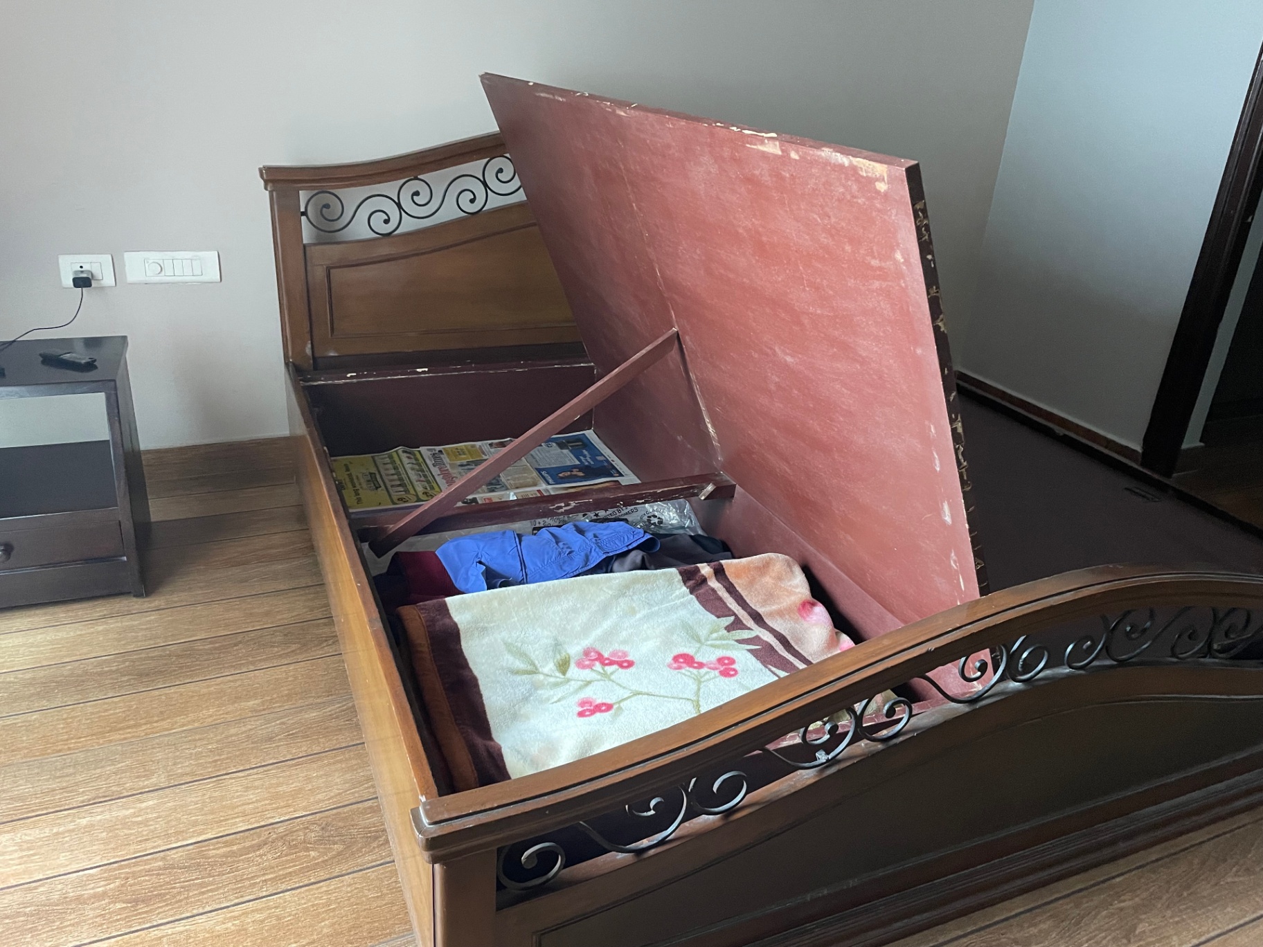 King size solid wood bed with box storage - Image 3