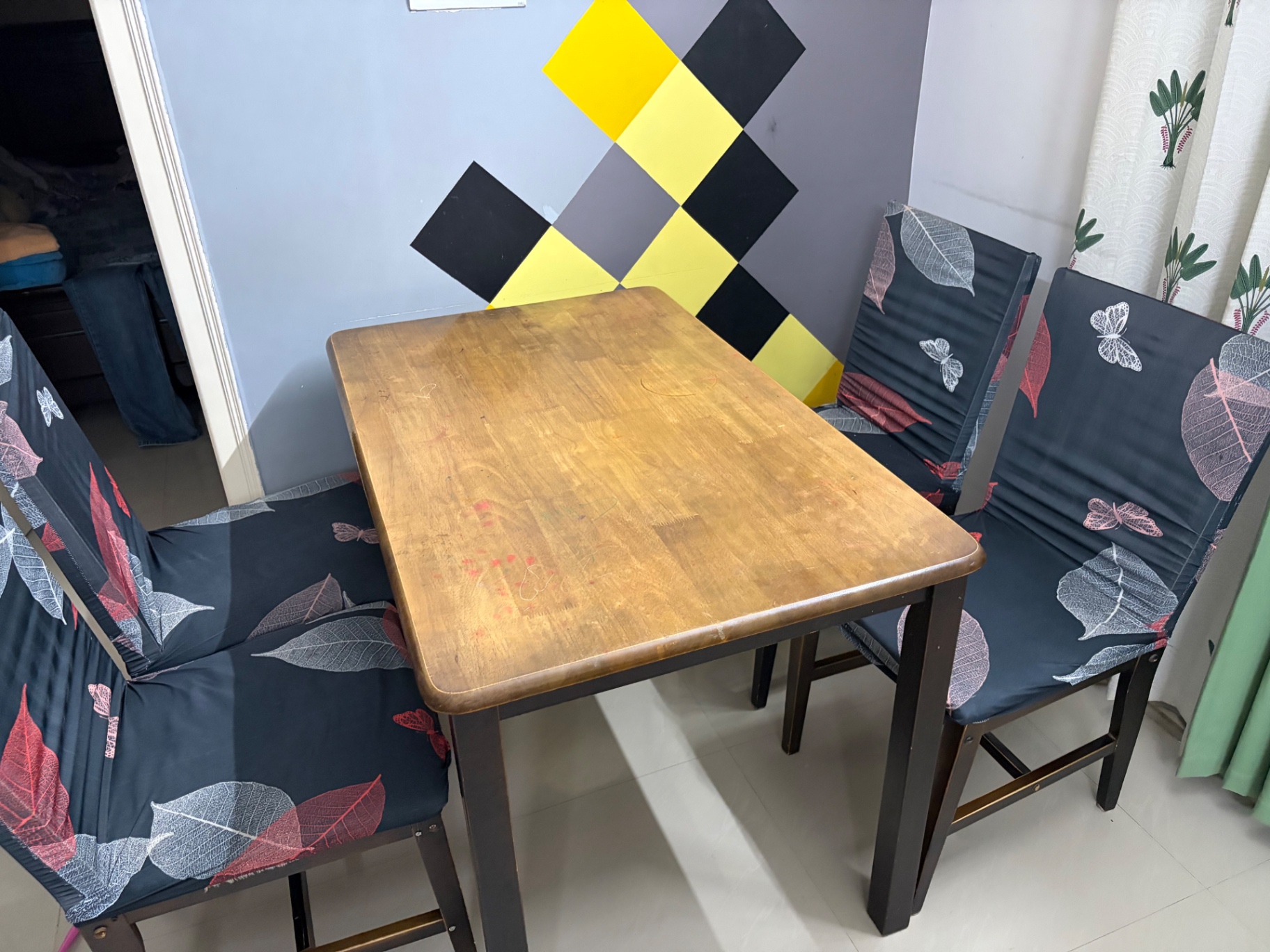 4 seater dining table with chairs  - Image 1