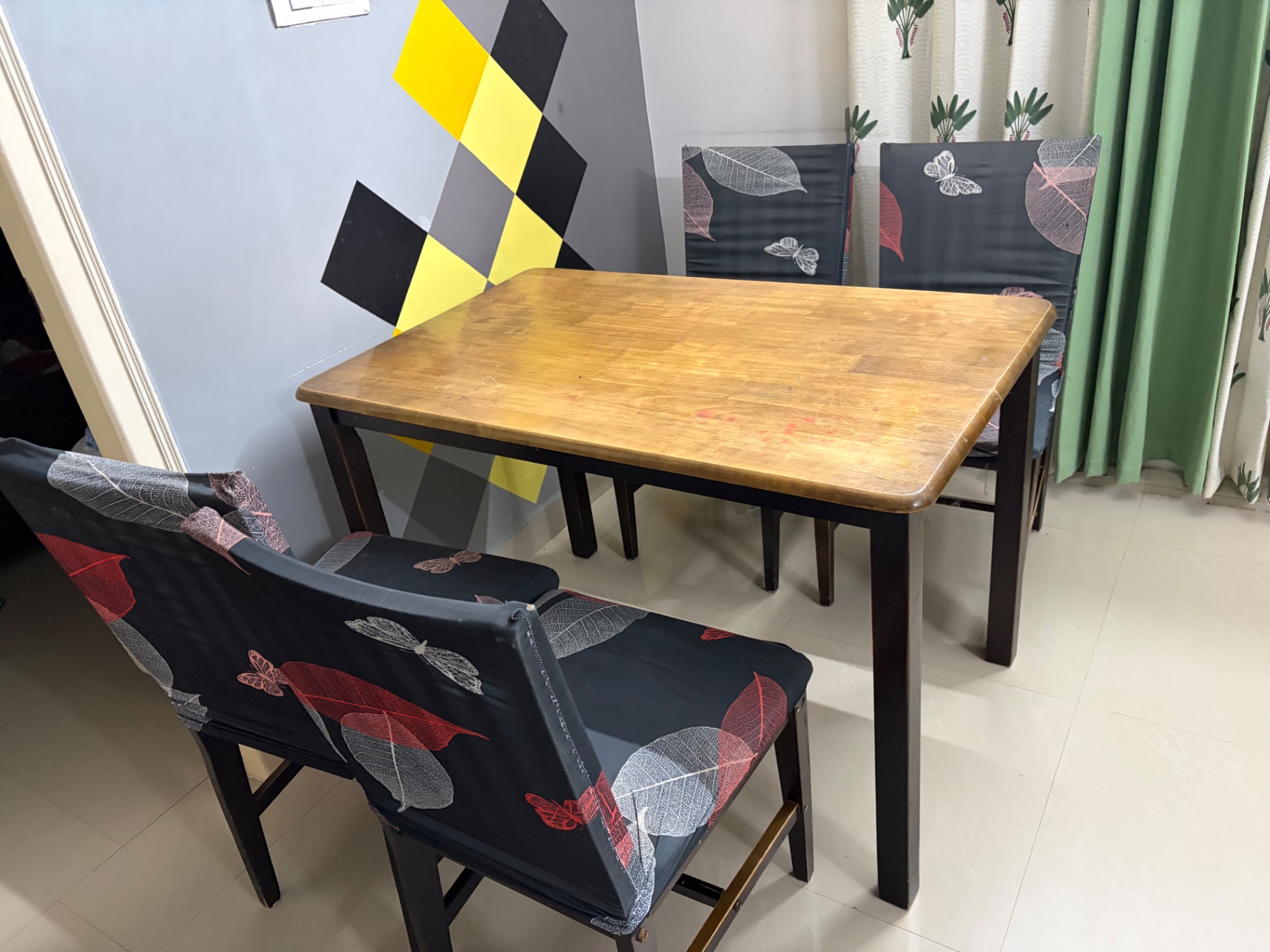 4 seater dining table with chairs  - Image 3