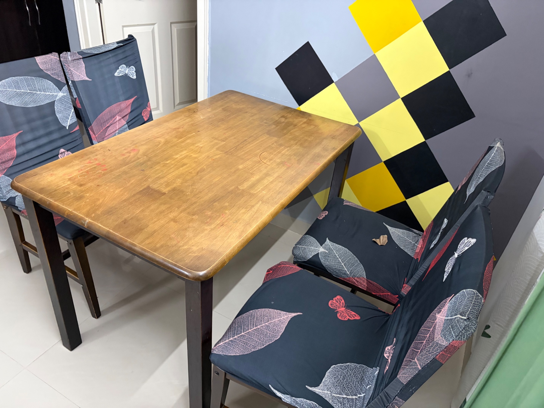 4 seater dining table with chairs  - Image 2