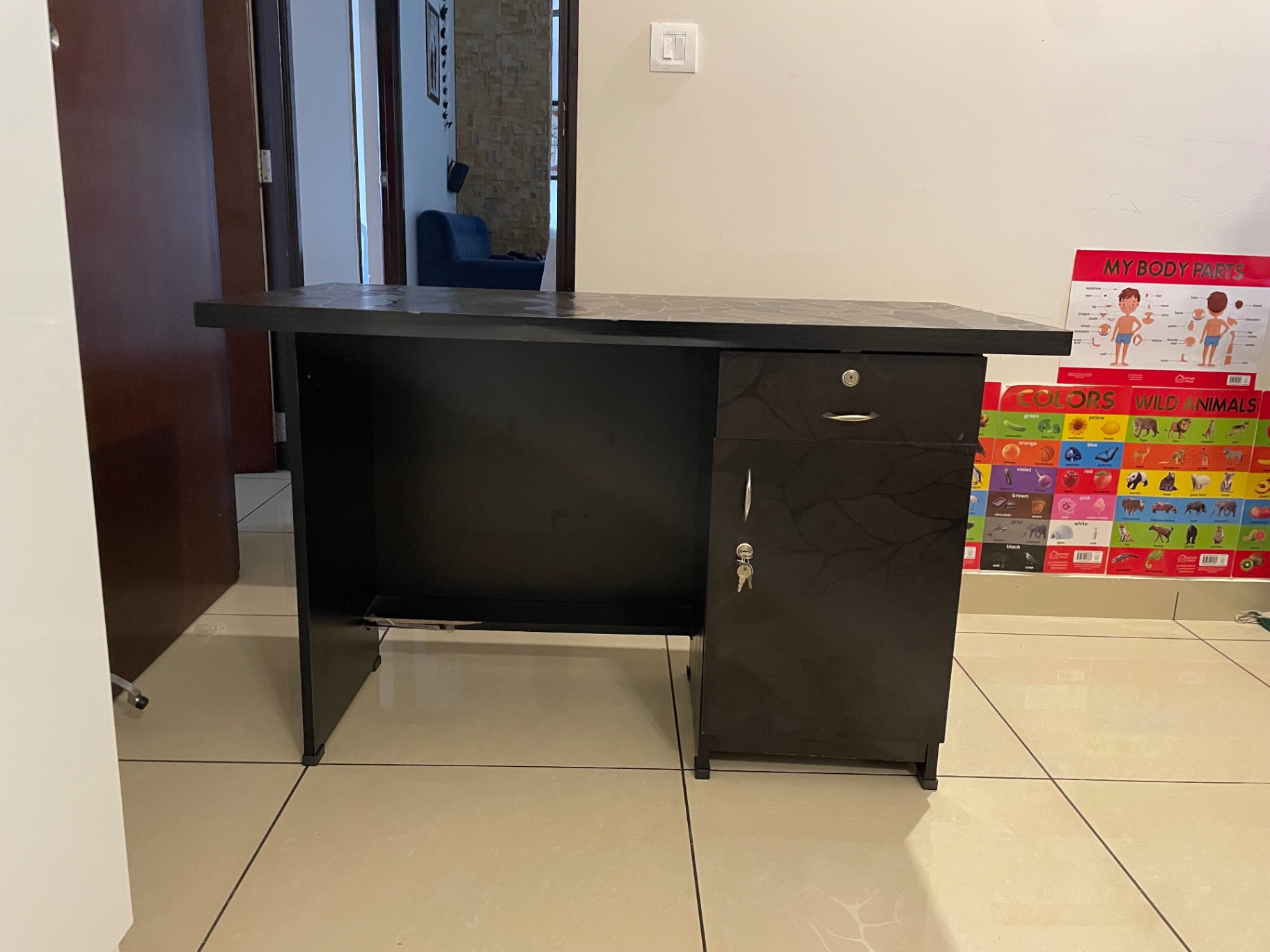 Office table in good condition available for sale. - Image 3