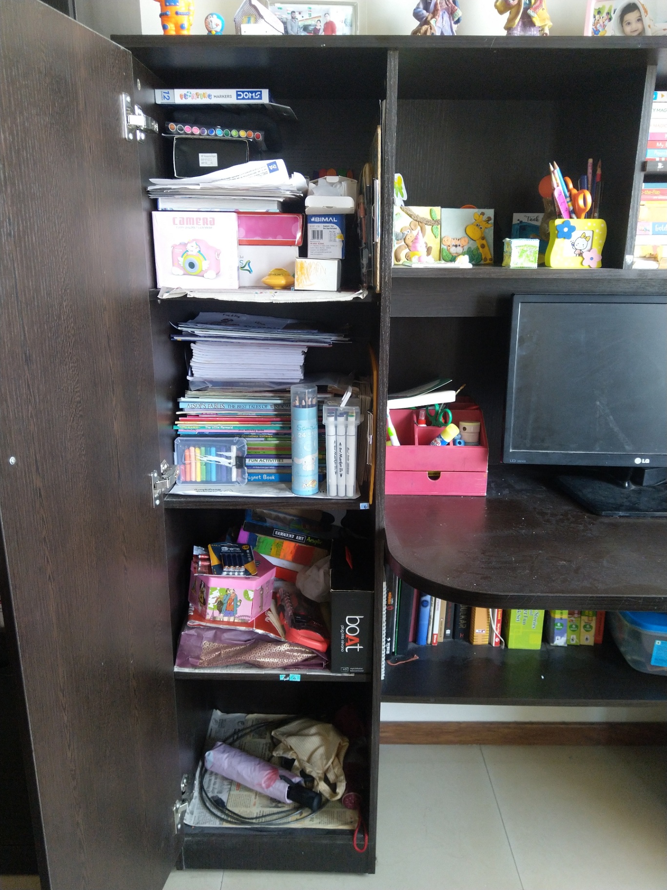 Office table with 8 plus Cabinets  - Image 3