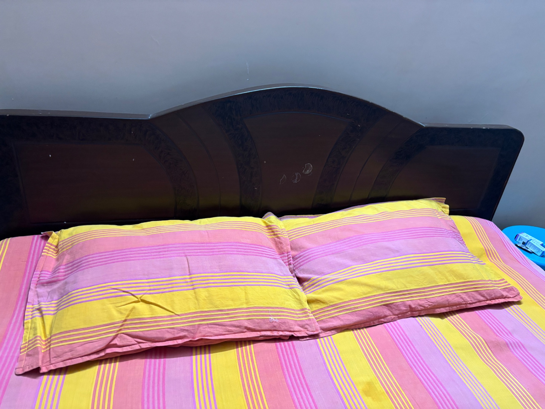 Queen size bed and mattess - Image 3