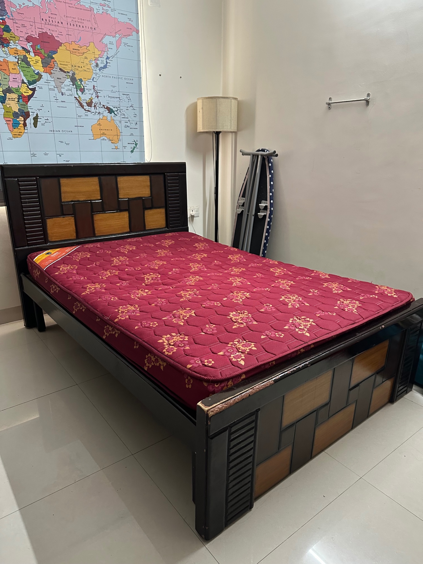 Bed and mattress - Image 3