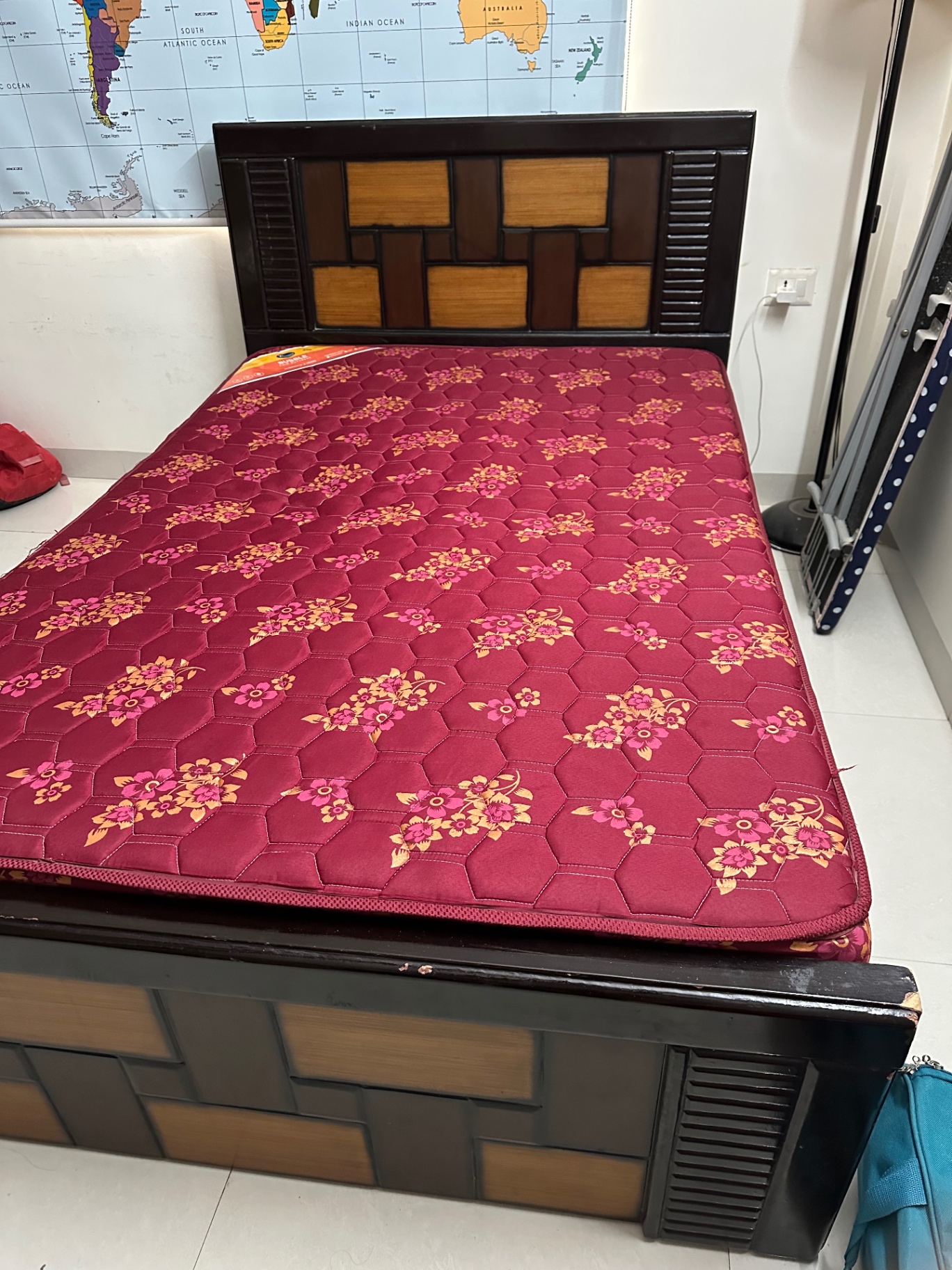 Bed and mattress - Image 1