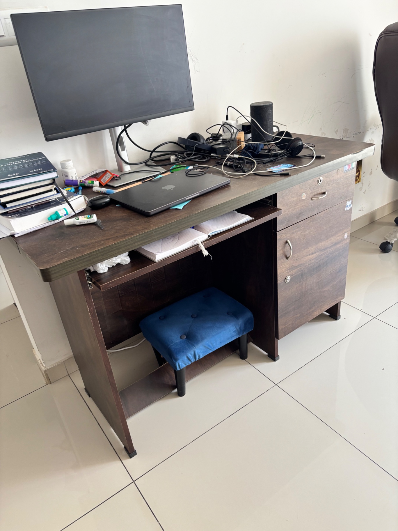 Office desk 48x36x22 fairly used  - Image 2