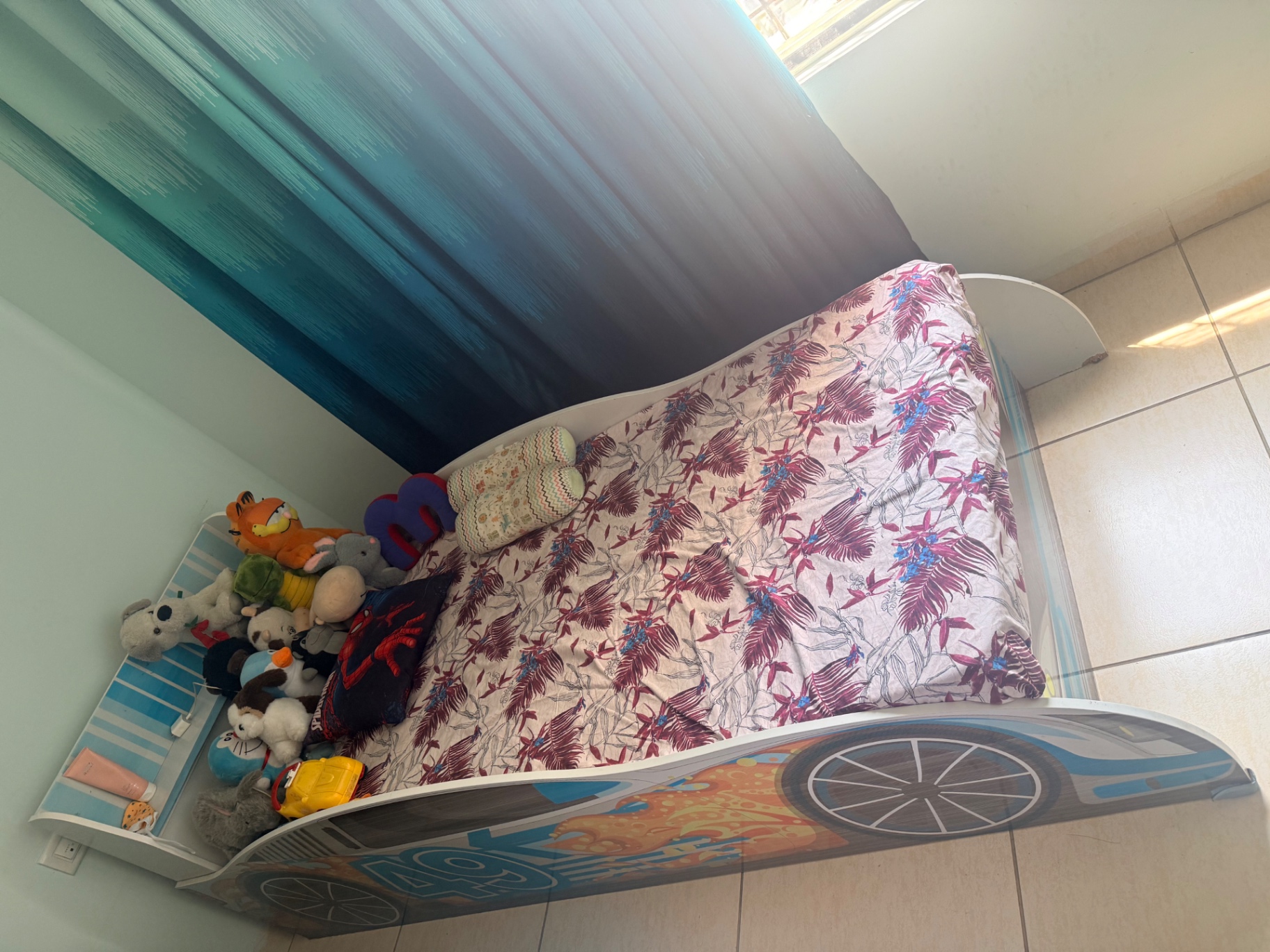 Kids car bed - Image 1