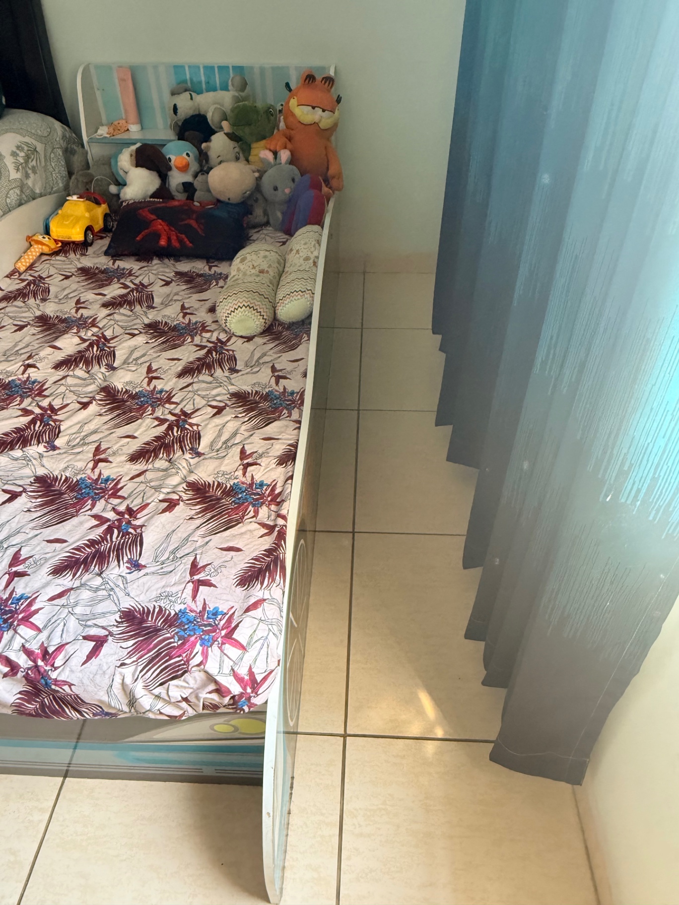 Kids car bed - Image 2