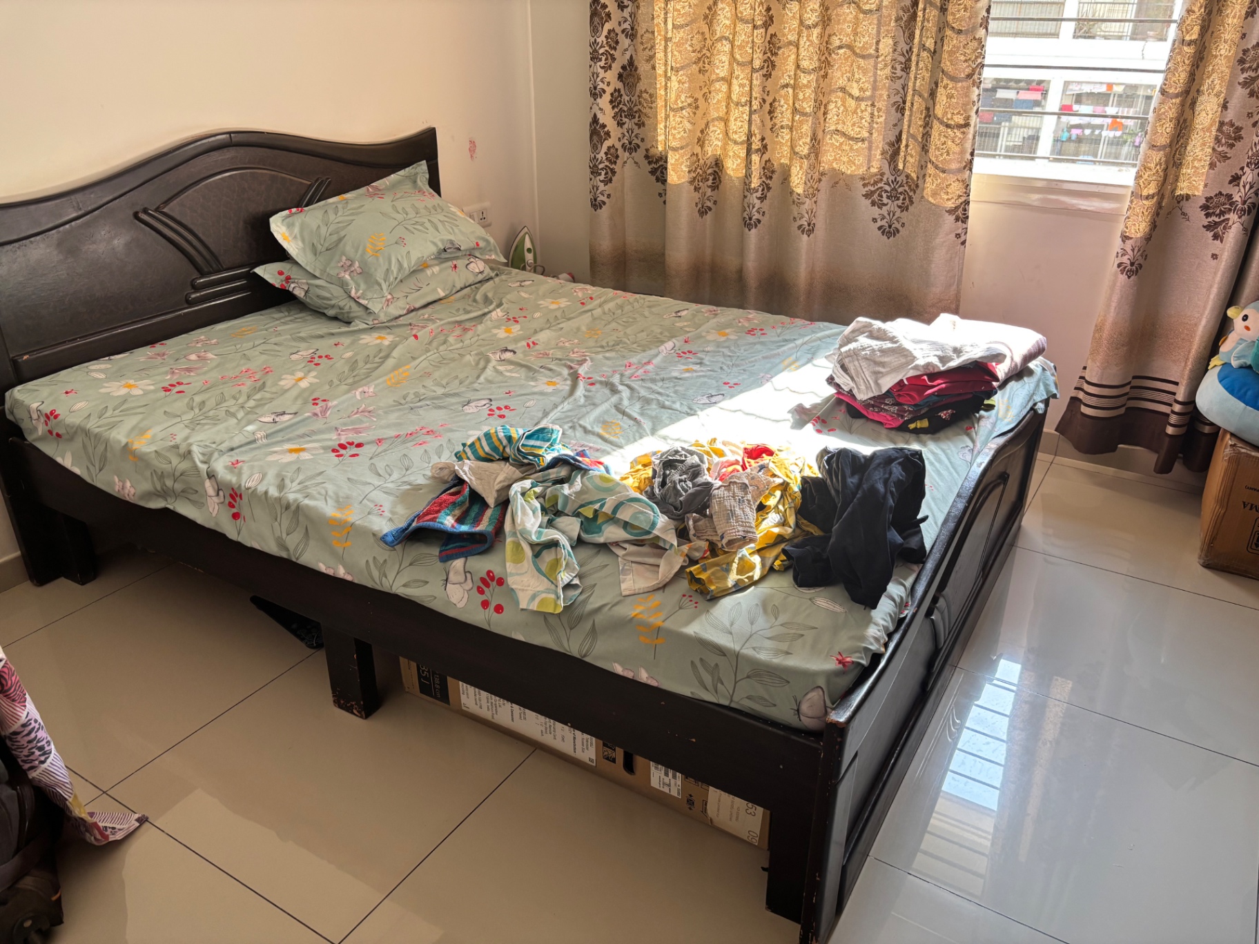 Queen size bed Assam wood and sleepwell mattress for sale - Image 1