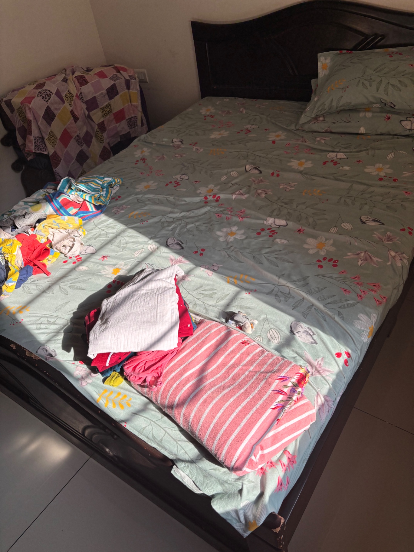Queen size bed Assam wood and sleepwell mattress for sale - Image 2