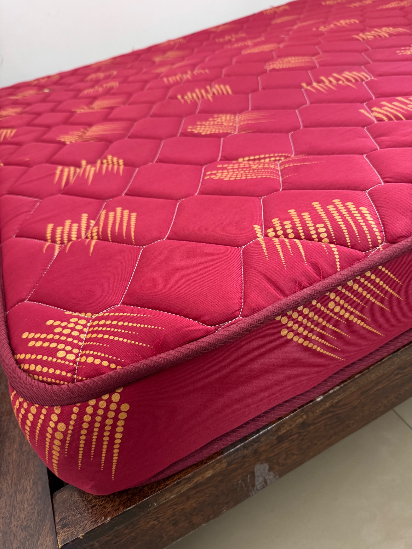 Queen bed with sleepwell mattress - Image 1