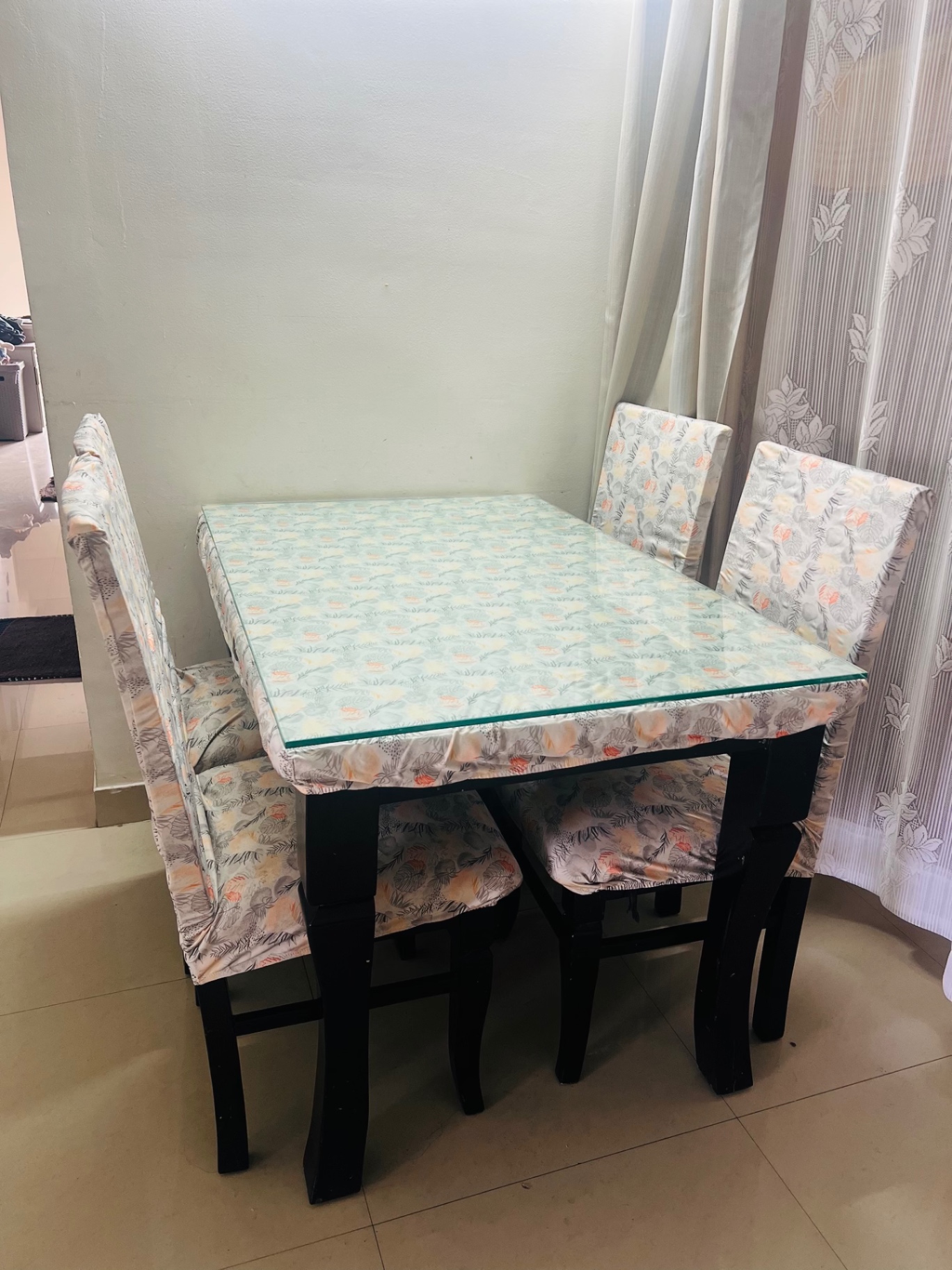 4 seater Dining table - Image 2