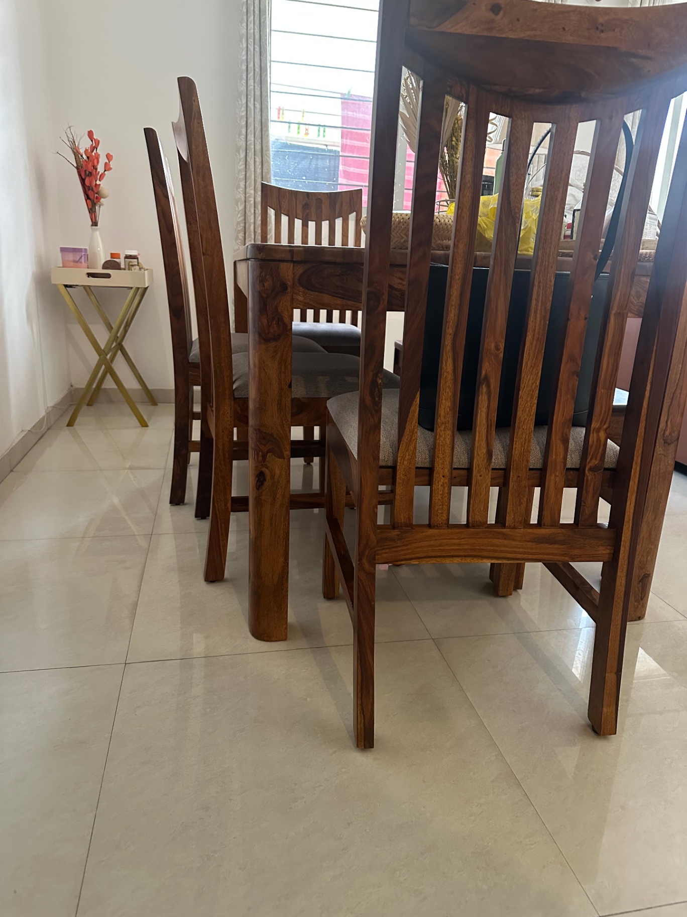 6 seater sheesham wood dining table with 4 cushioned chairs and 1 bench - Image 3