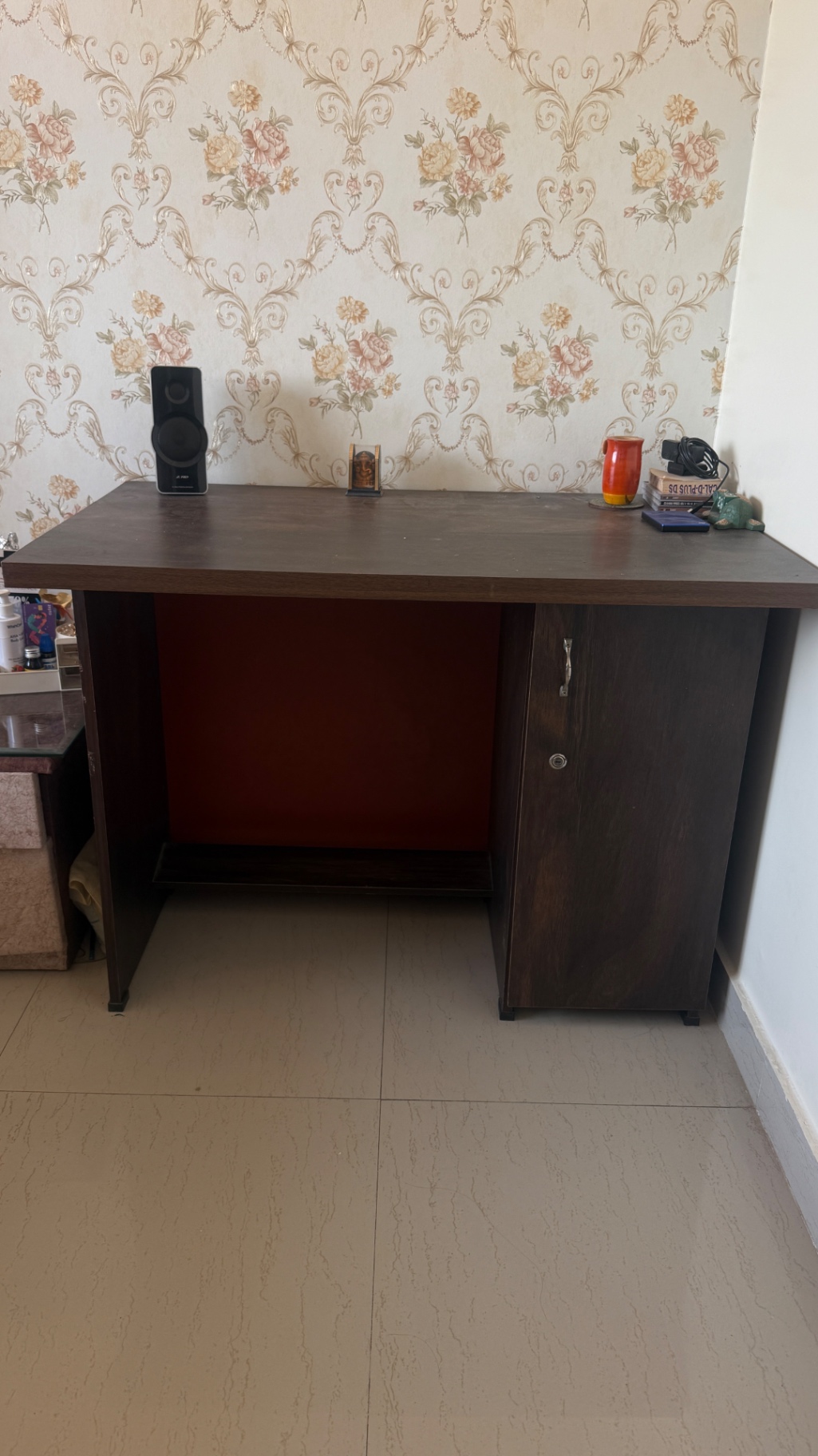 Study table and chair  - Image 4