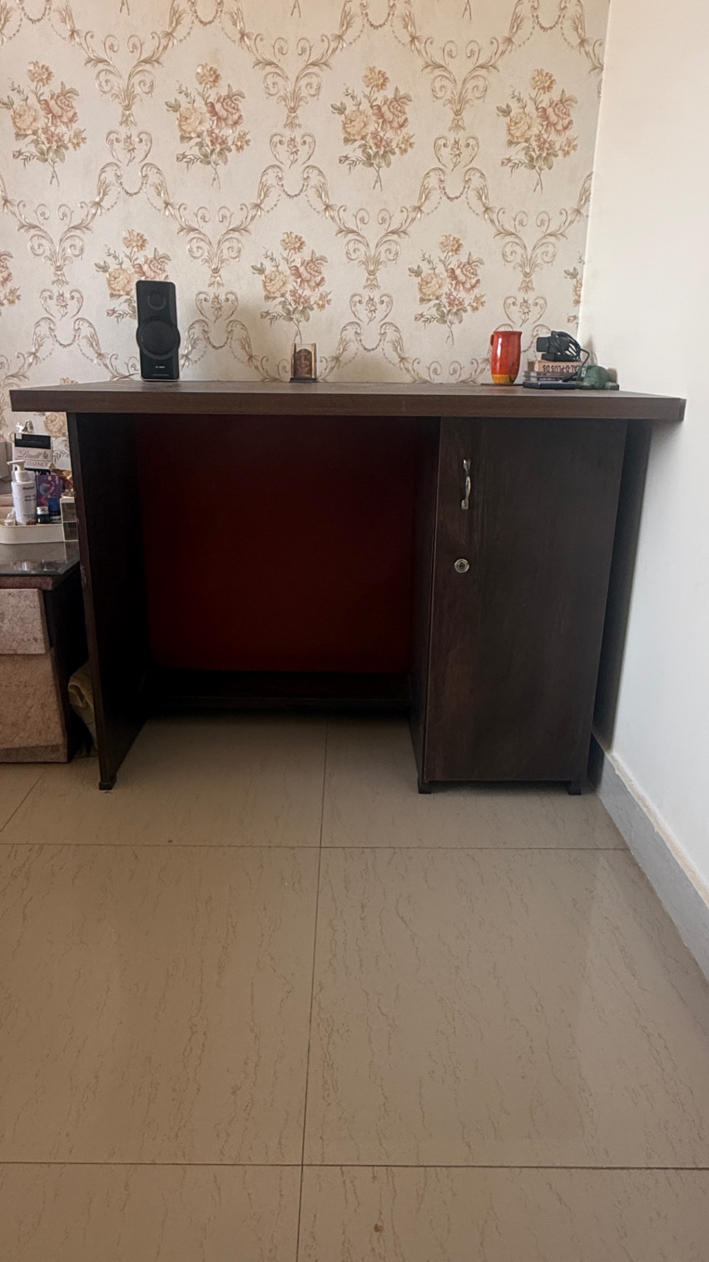 Study table and chair  - Image 3