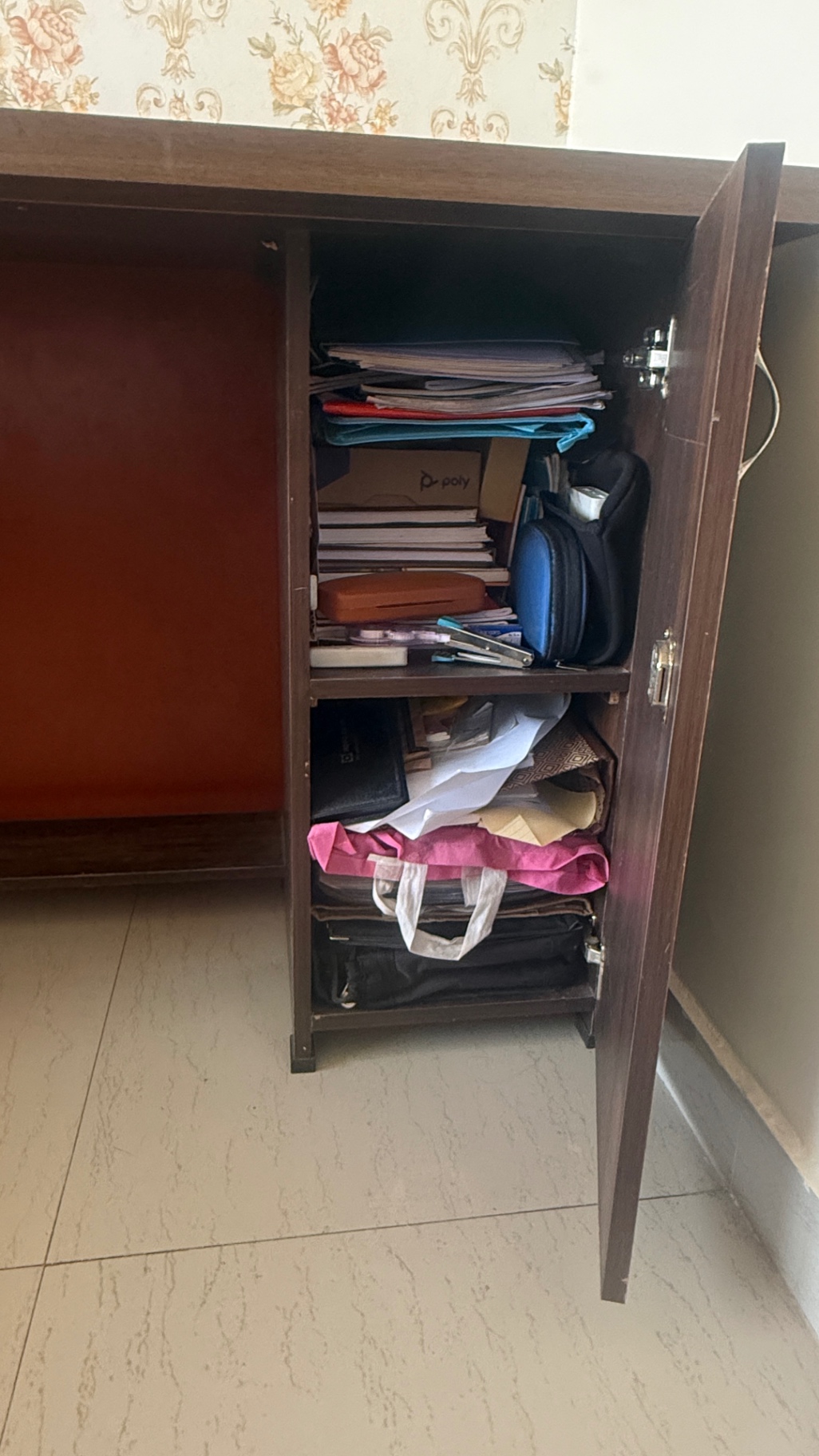 Study table and chair  - Image 5