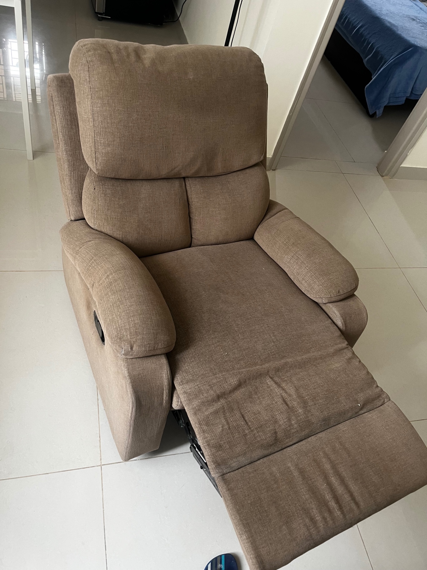 Single seater recliner - Image 2