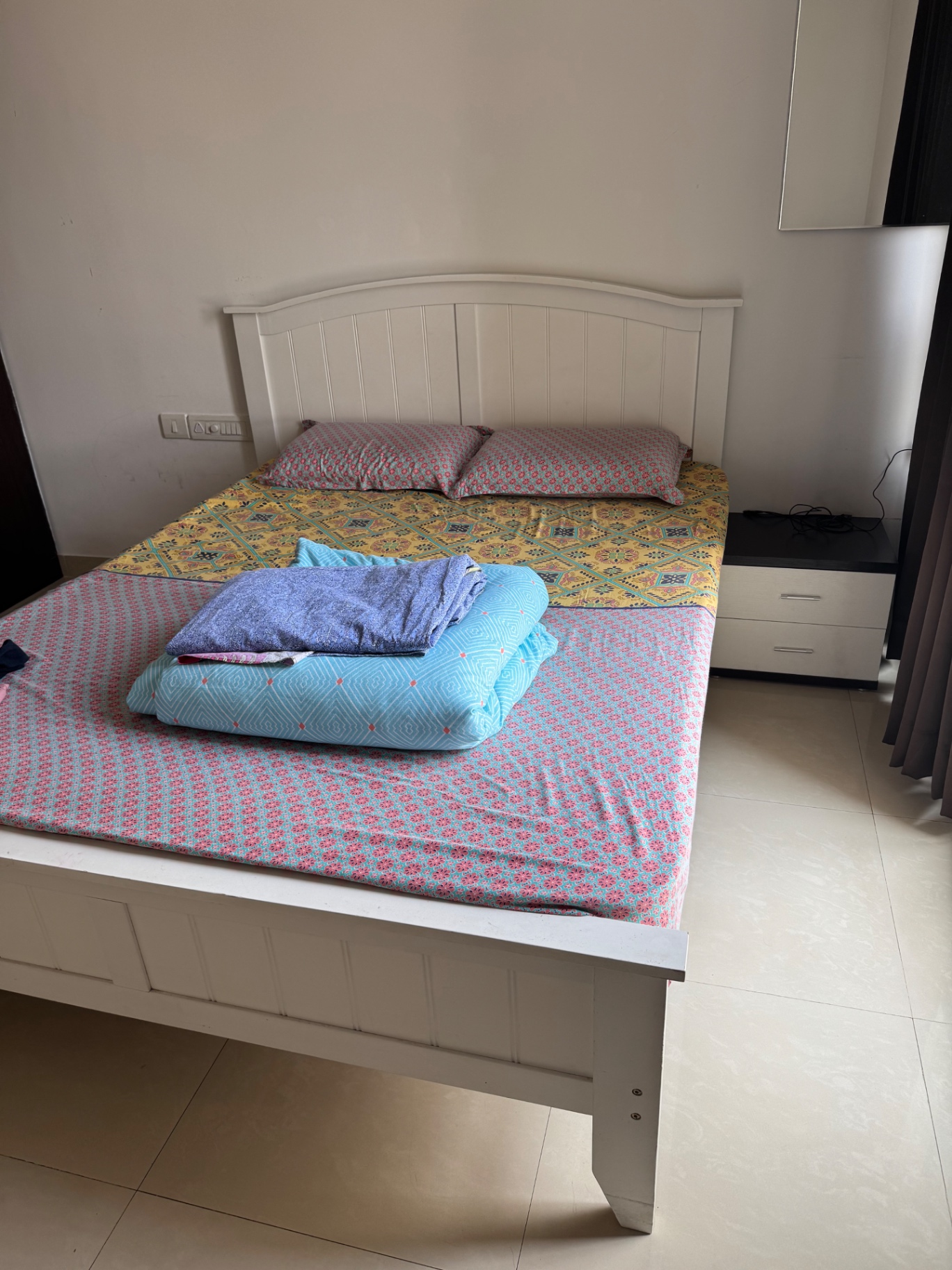 Queen bed with sleepwell mattress - Image 3
