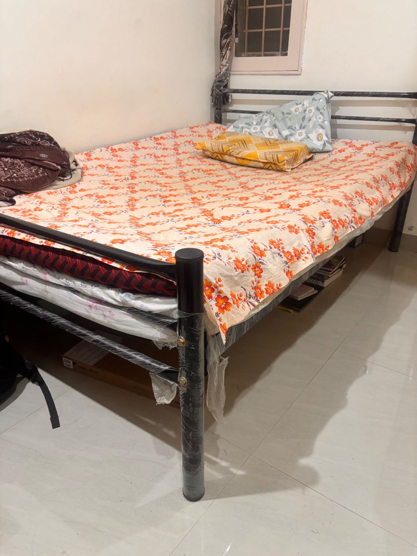 Double-bed size iron cot - Image 2