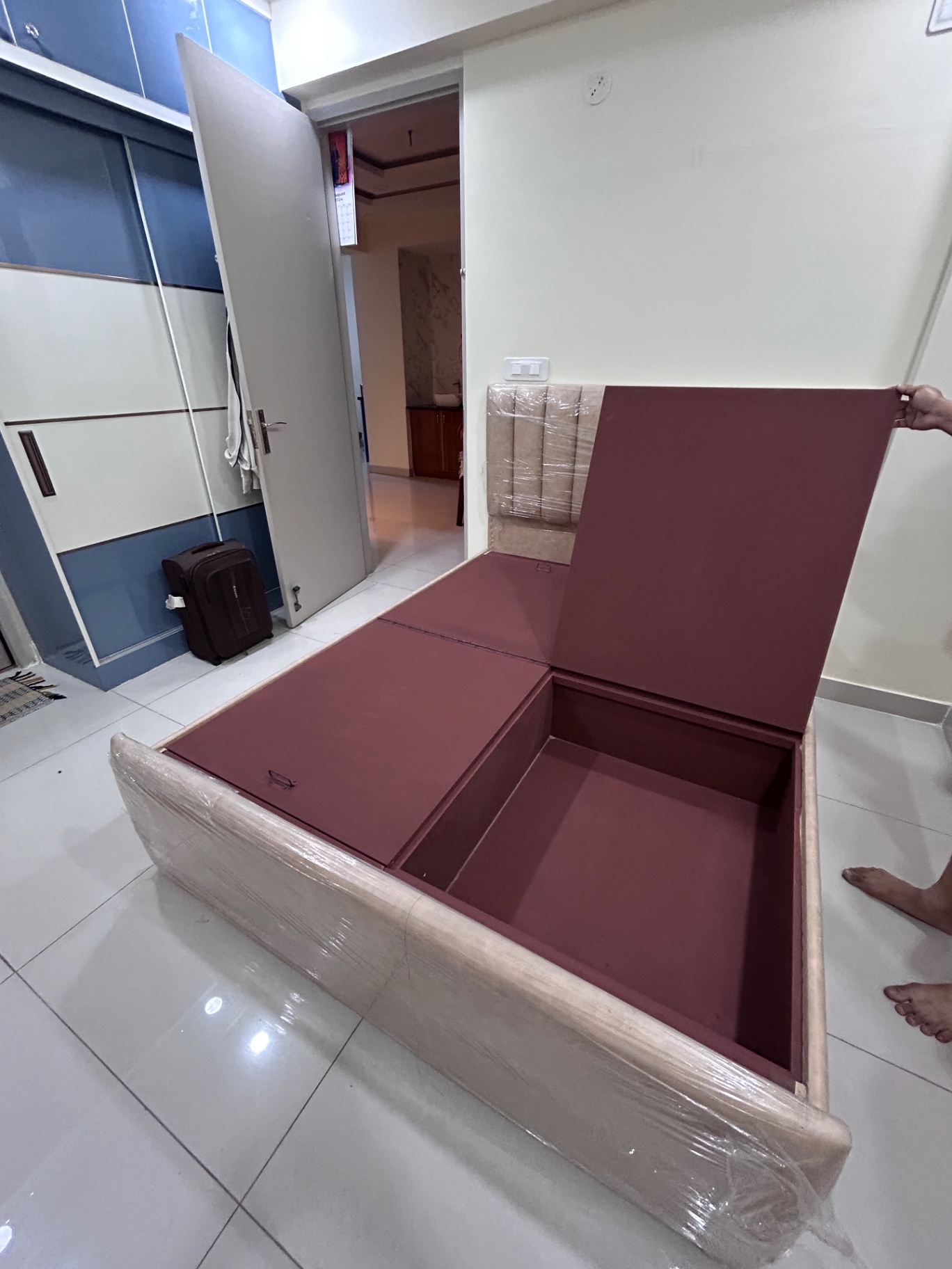 Queen size bed - Image 2