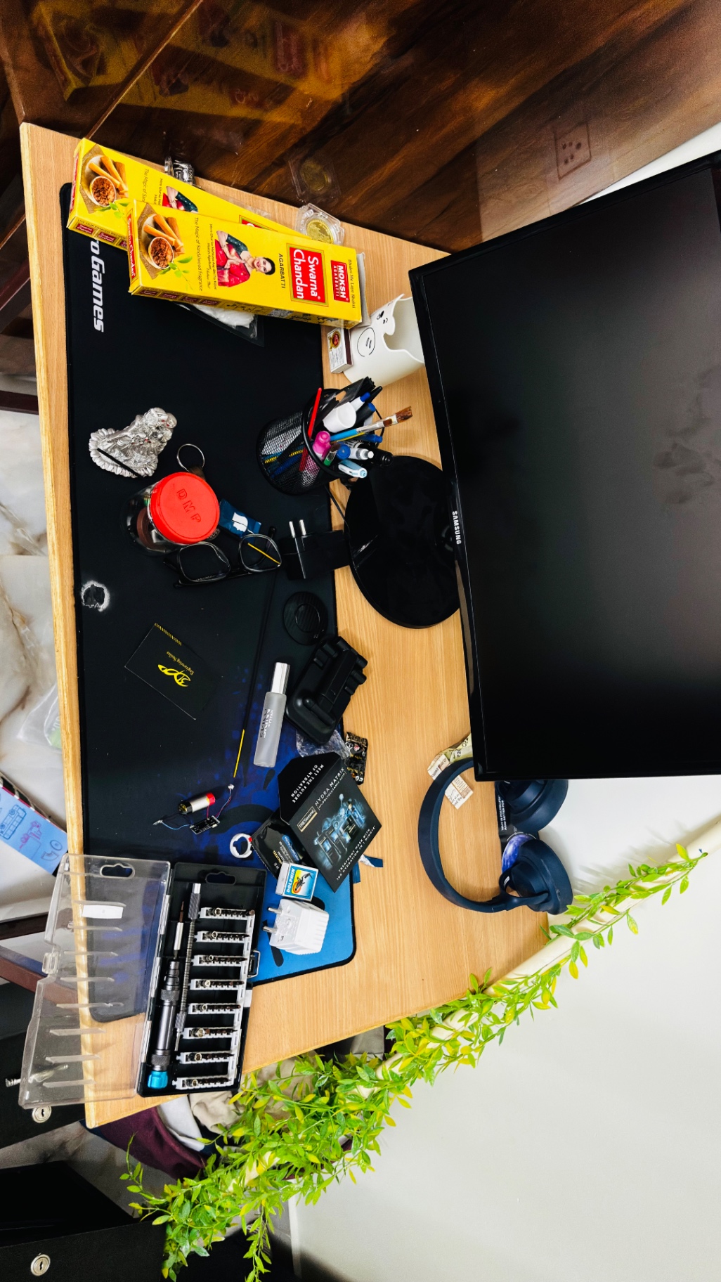 Office table  - Image 3
