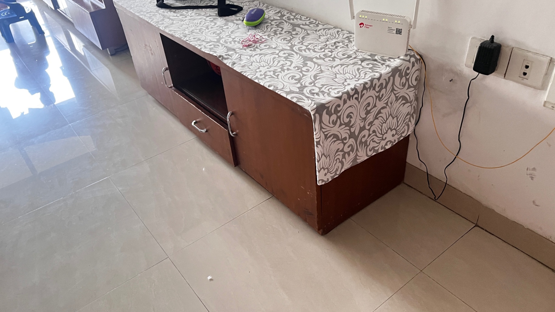 TV Unit - Image 1