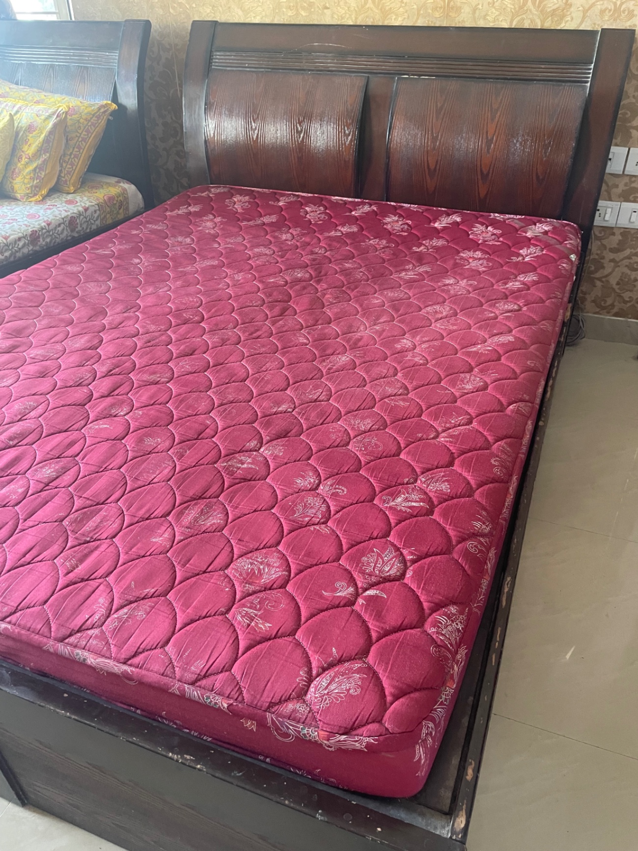 Queen size bed with mattress  - Image 4