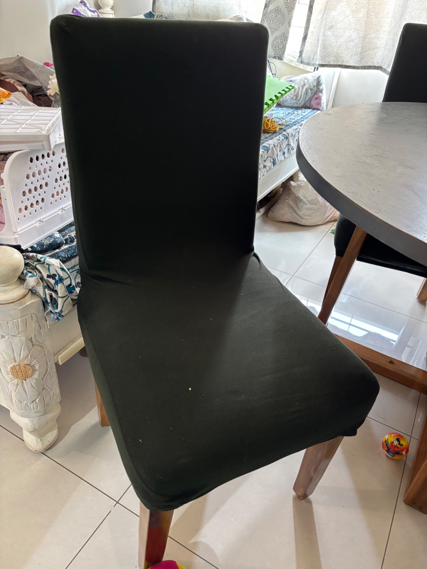 Round dining table with 4 chairs - Image 1